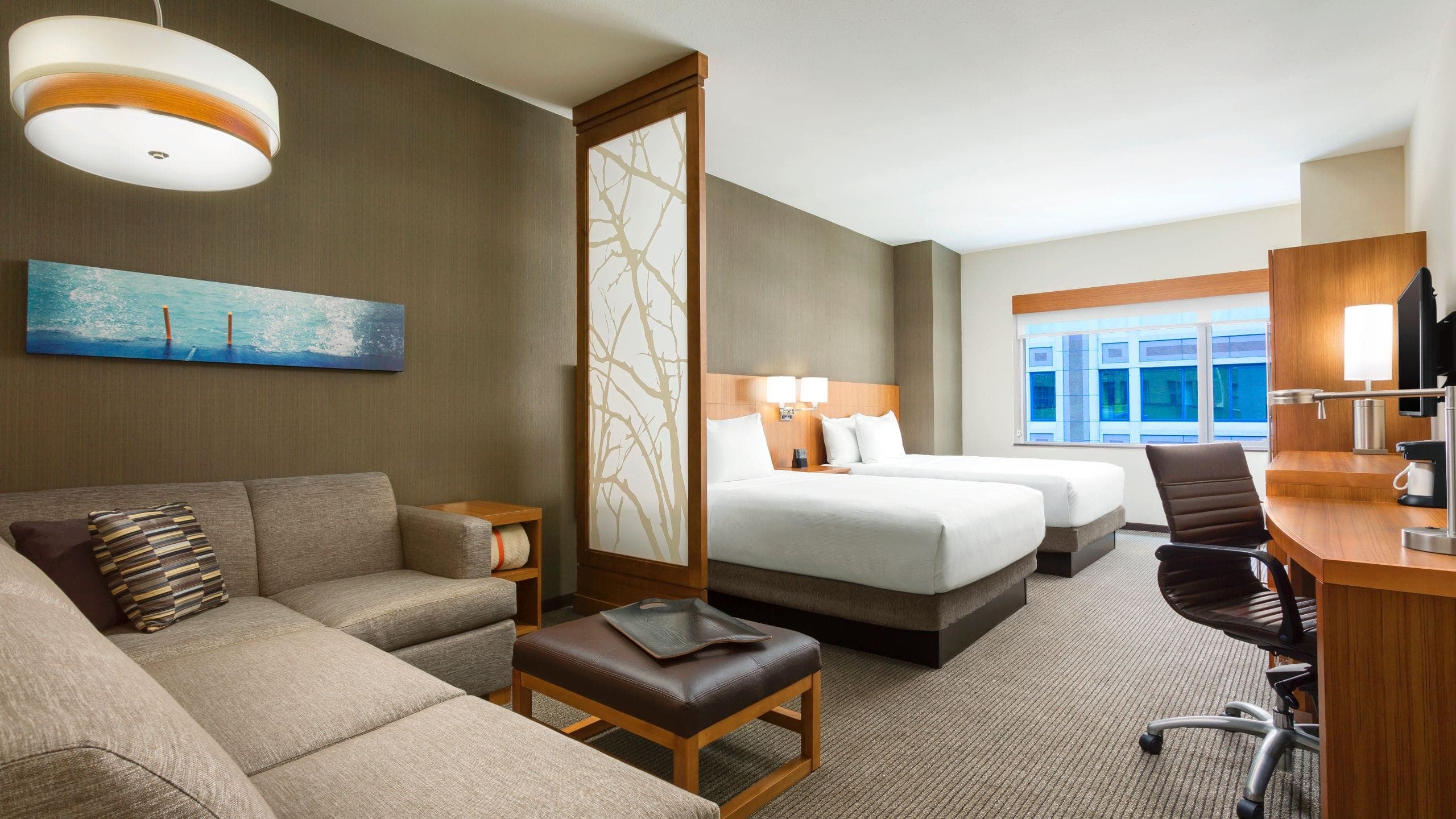 Accessible Two Queen Beds/Tub (with sofa bed) - Image 1