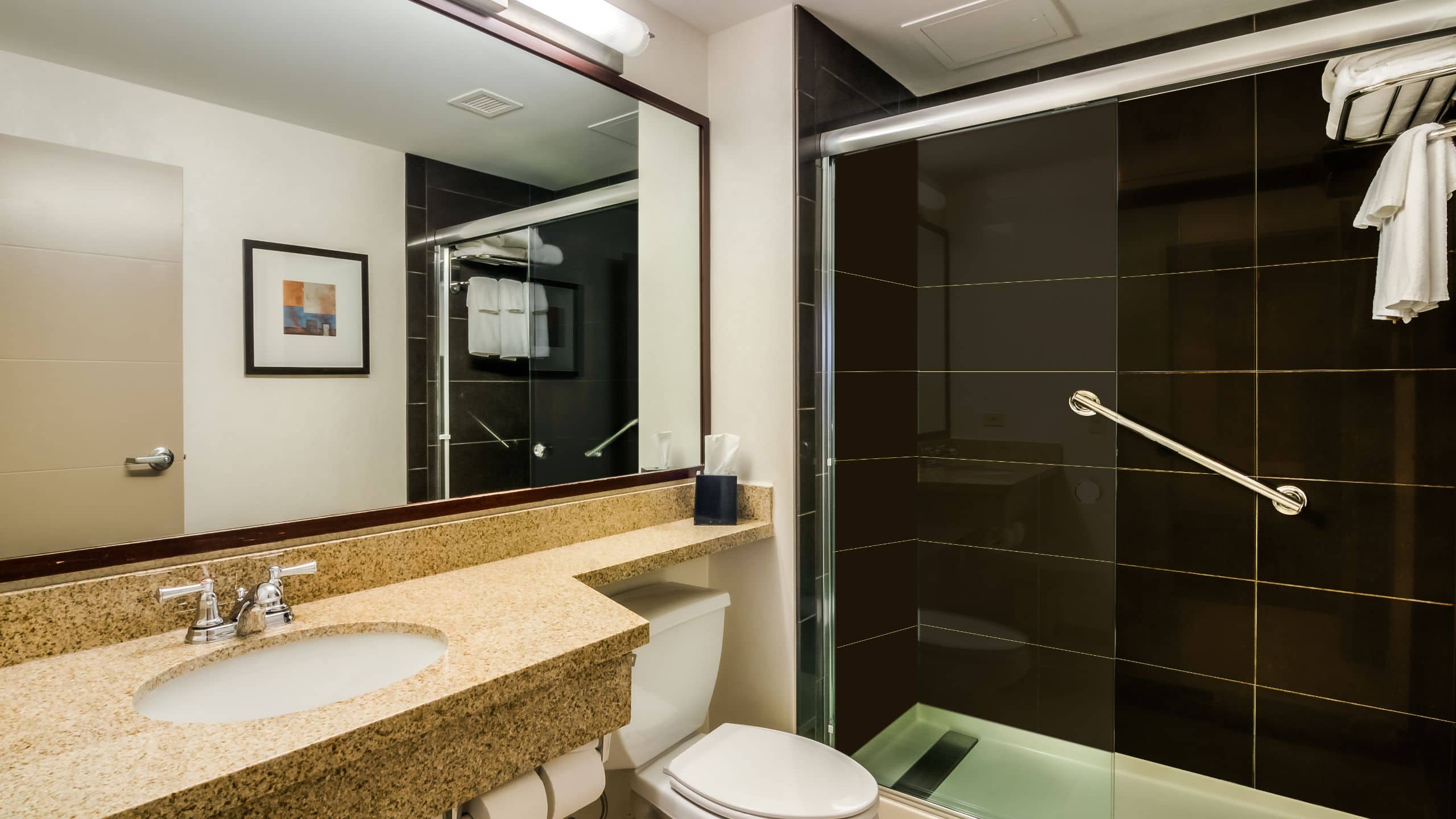 One Bedroom Queen Suite - Image 4