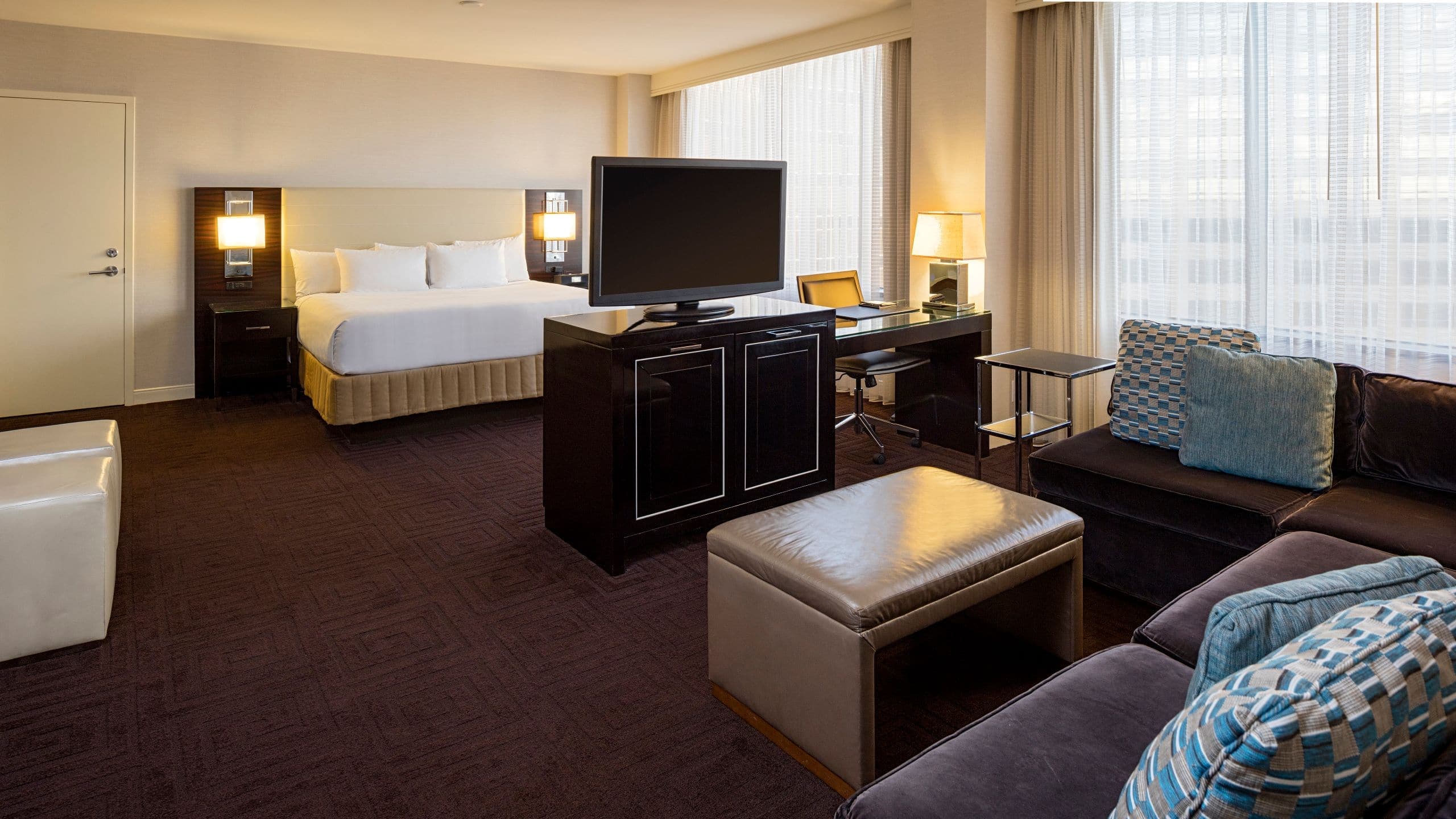 Deluxe Suite - Image 2