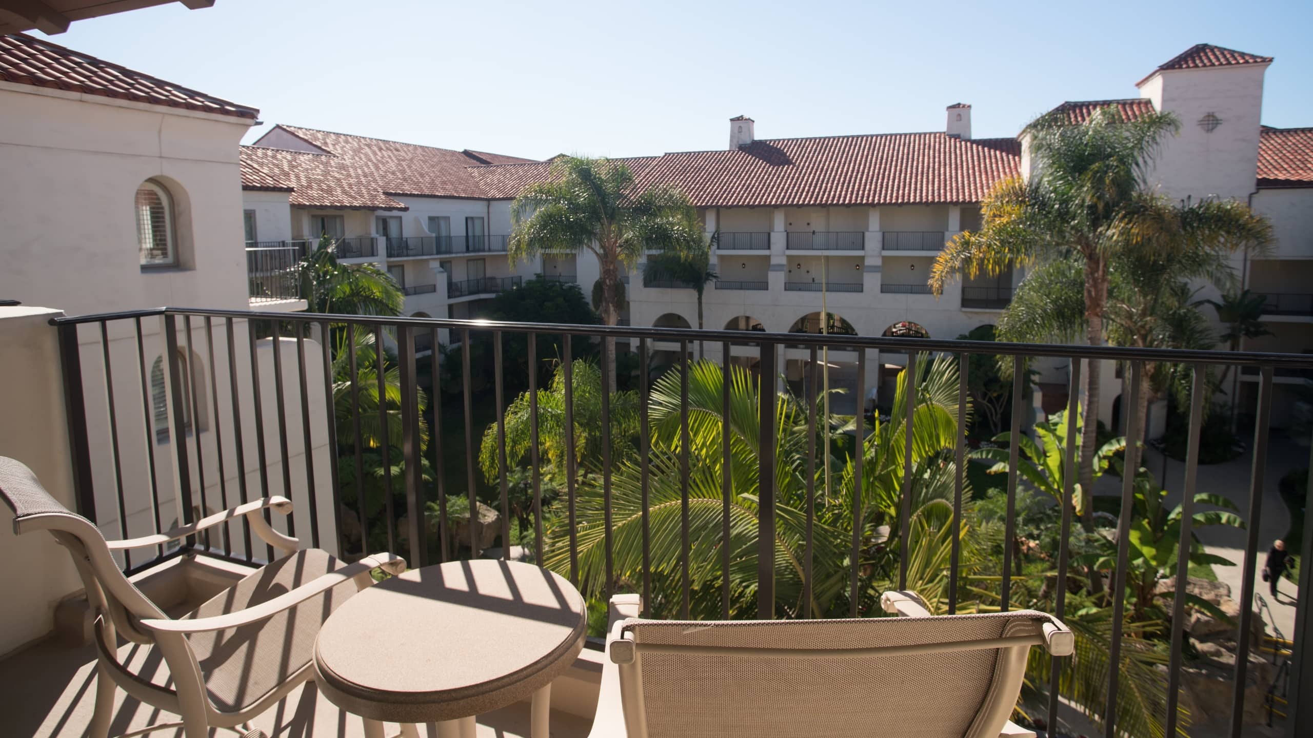 1 King Bed Accessible Tub - Image 3