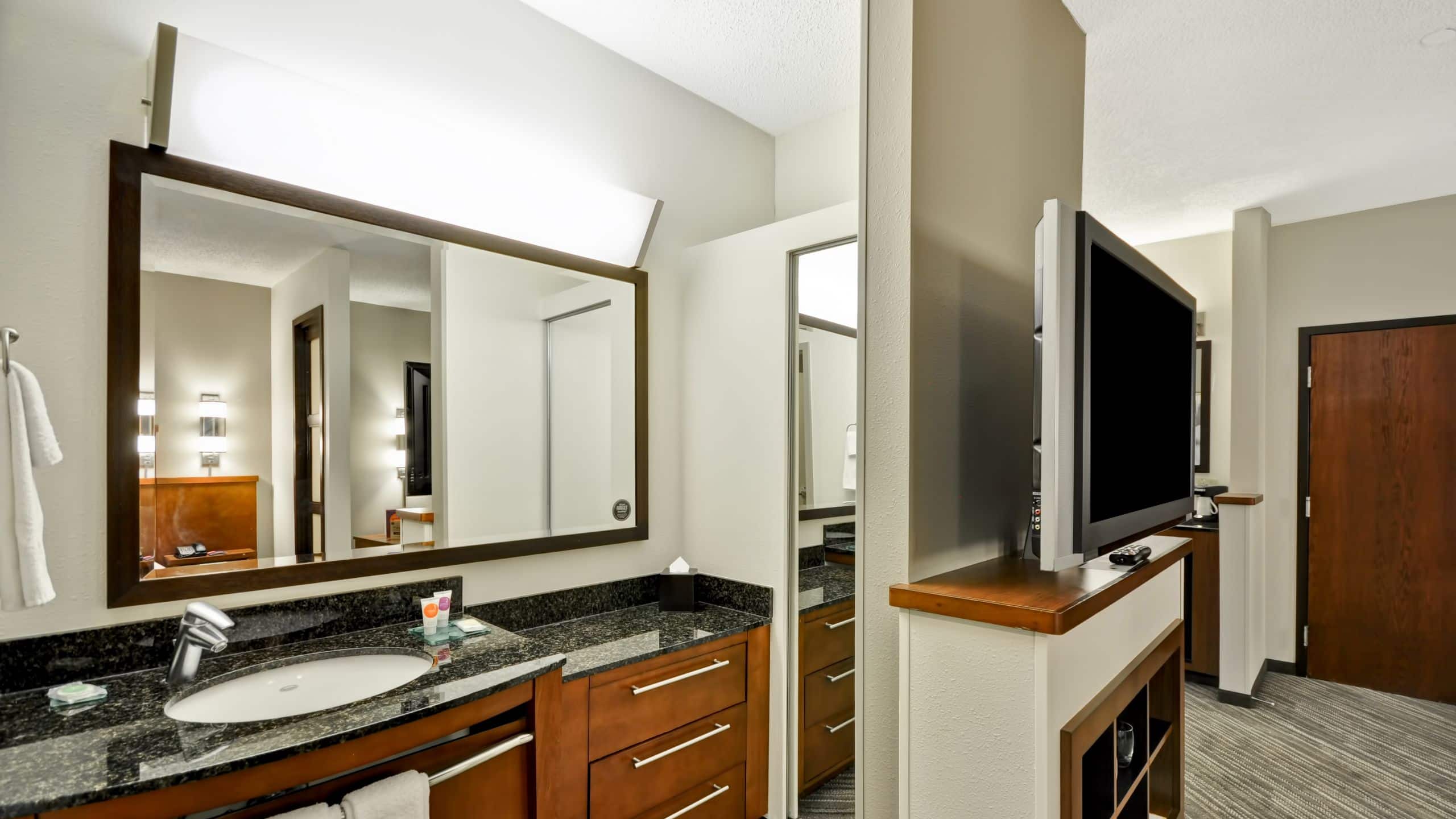 Two Double Beds (with sofa bed) - Image 3