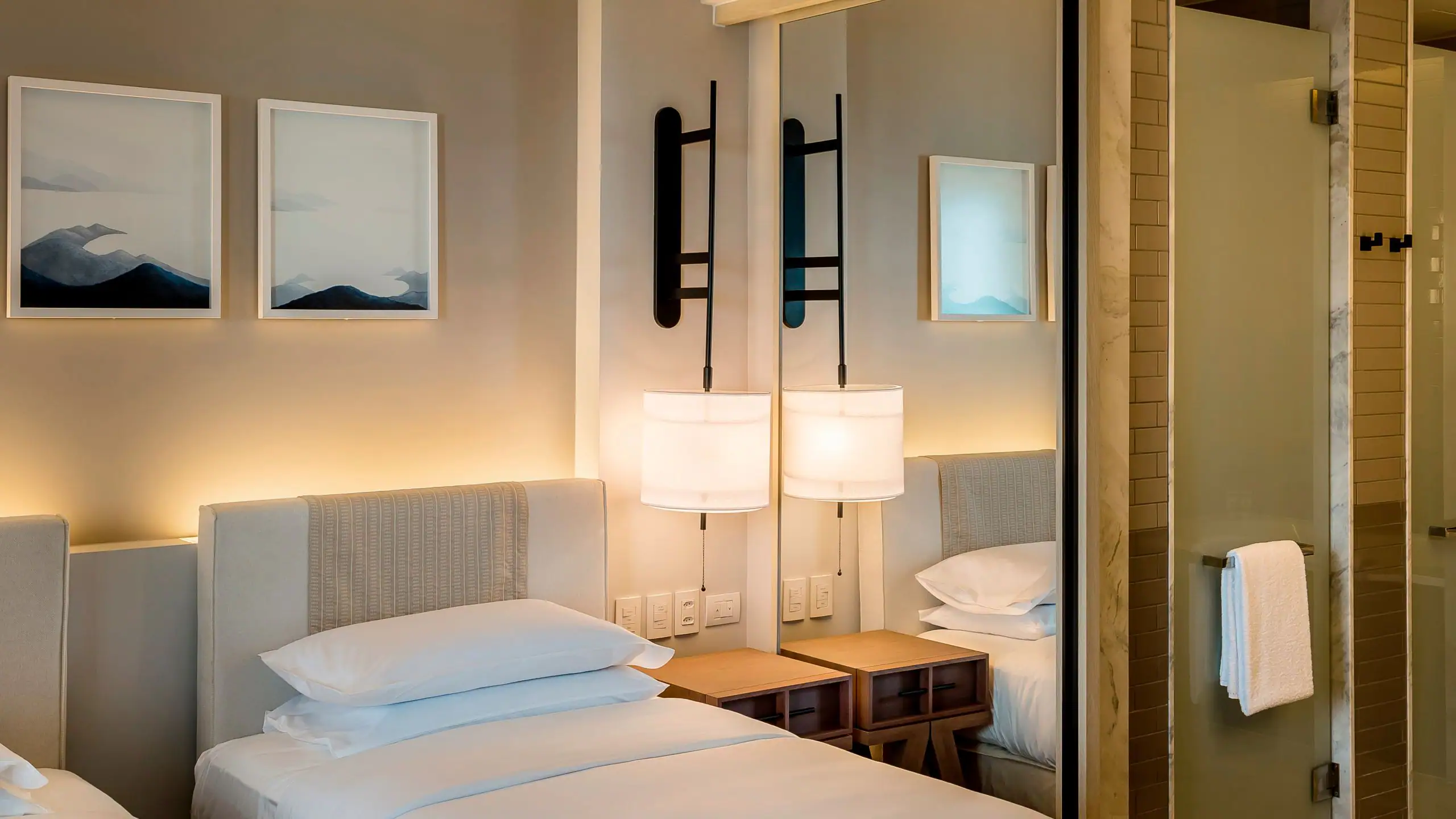 2 Twin Beds - Image 5