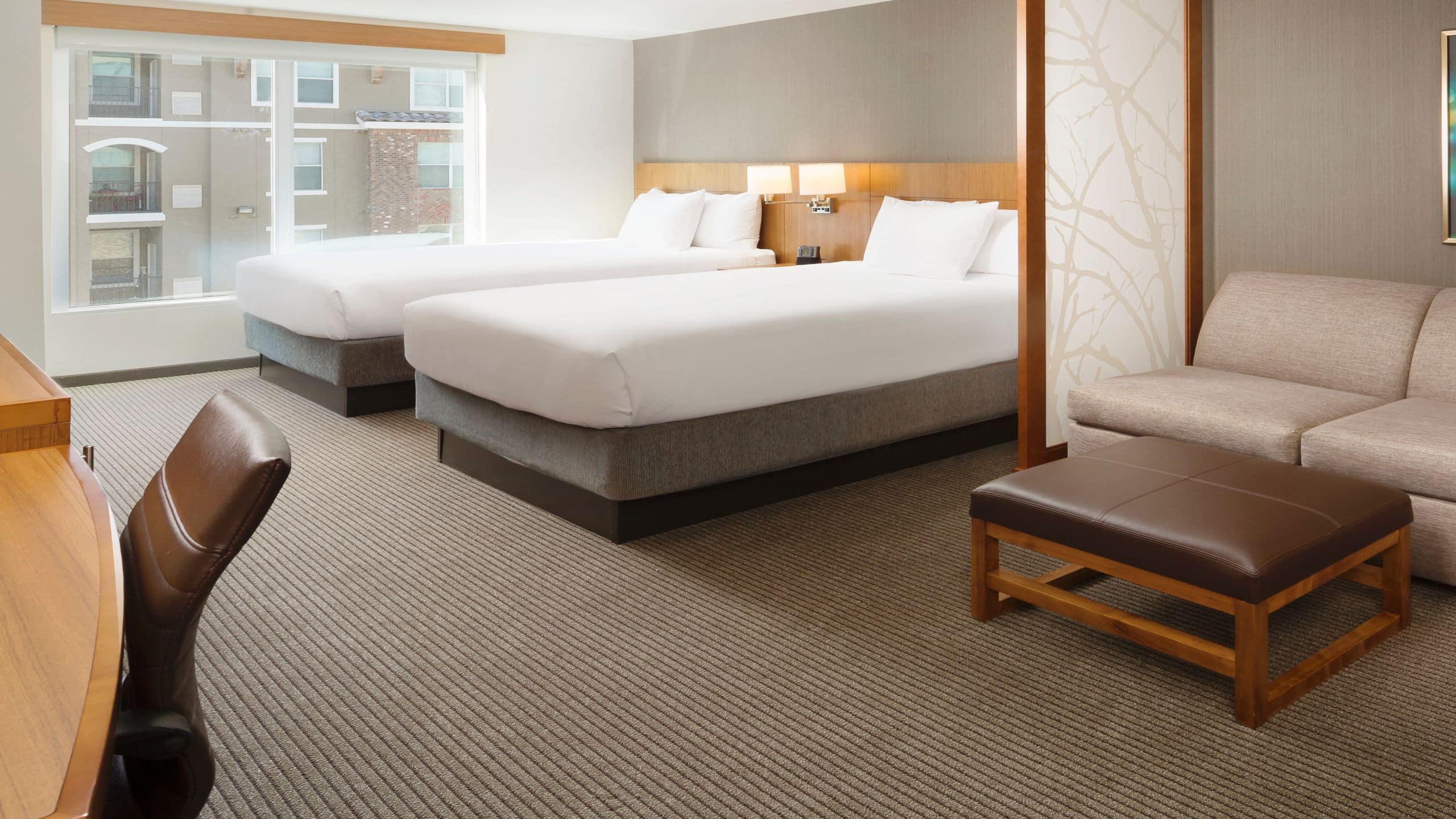 Accessible Two Queen Beds/Tub (With Sofa Bed) - Image 3