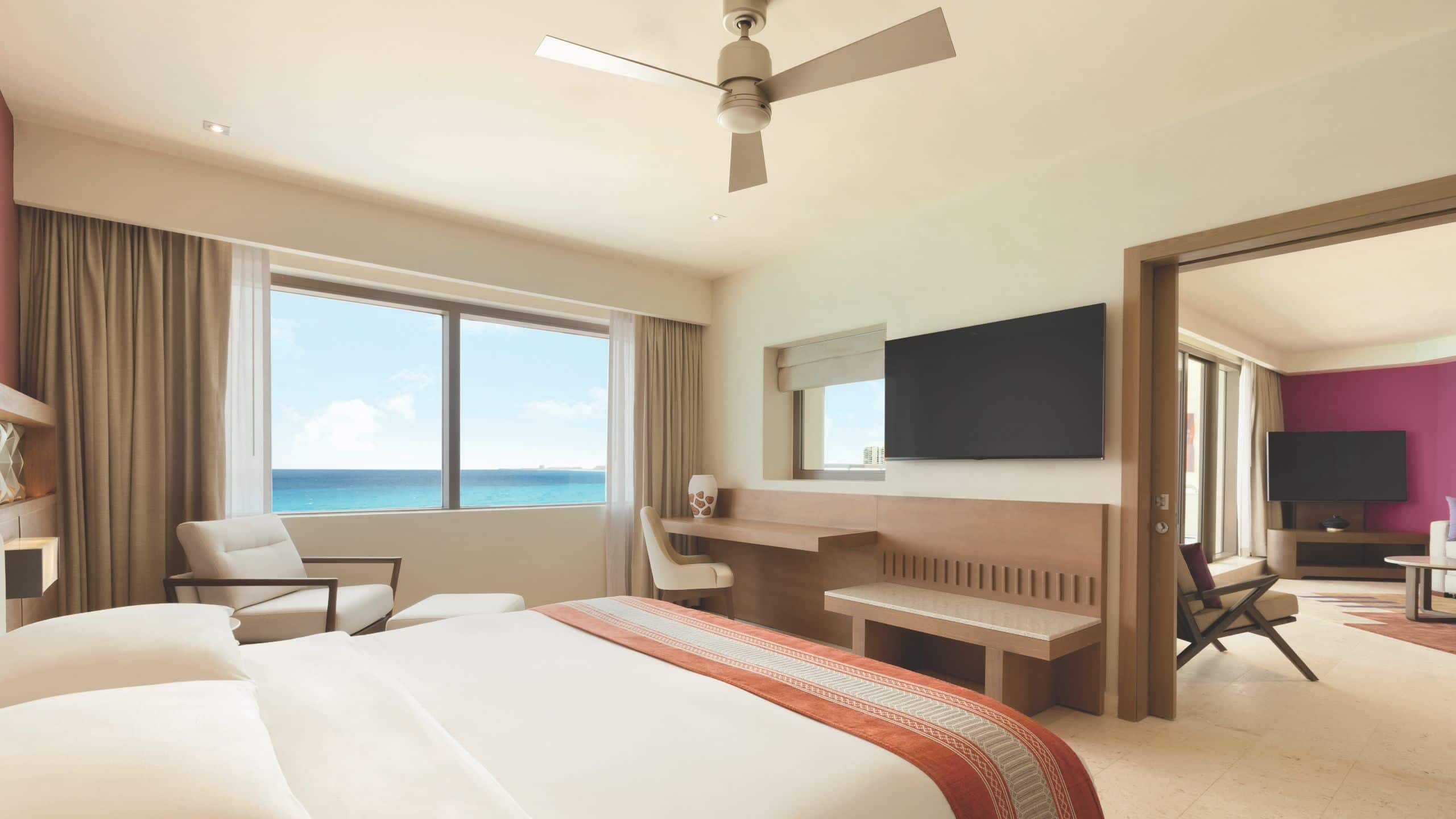Club Ocean Front Corner Suite - Image 3