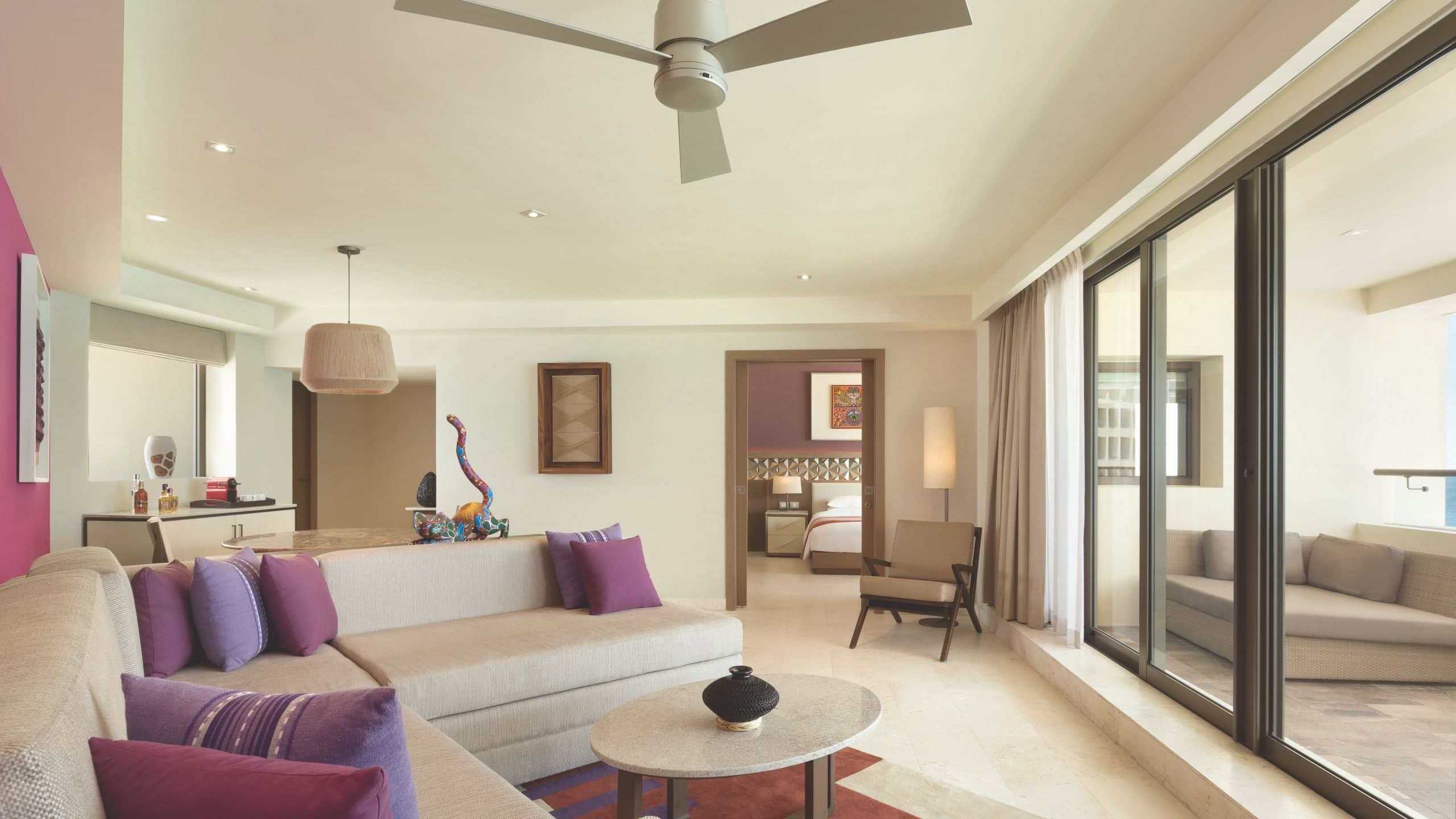 Club Ocean Front Corner Suite - Image 2