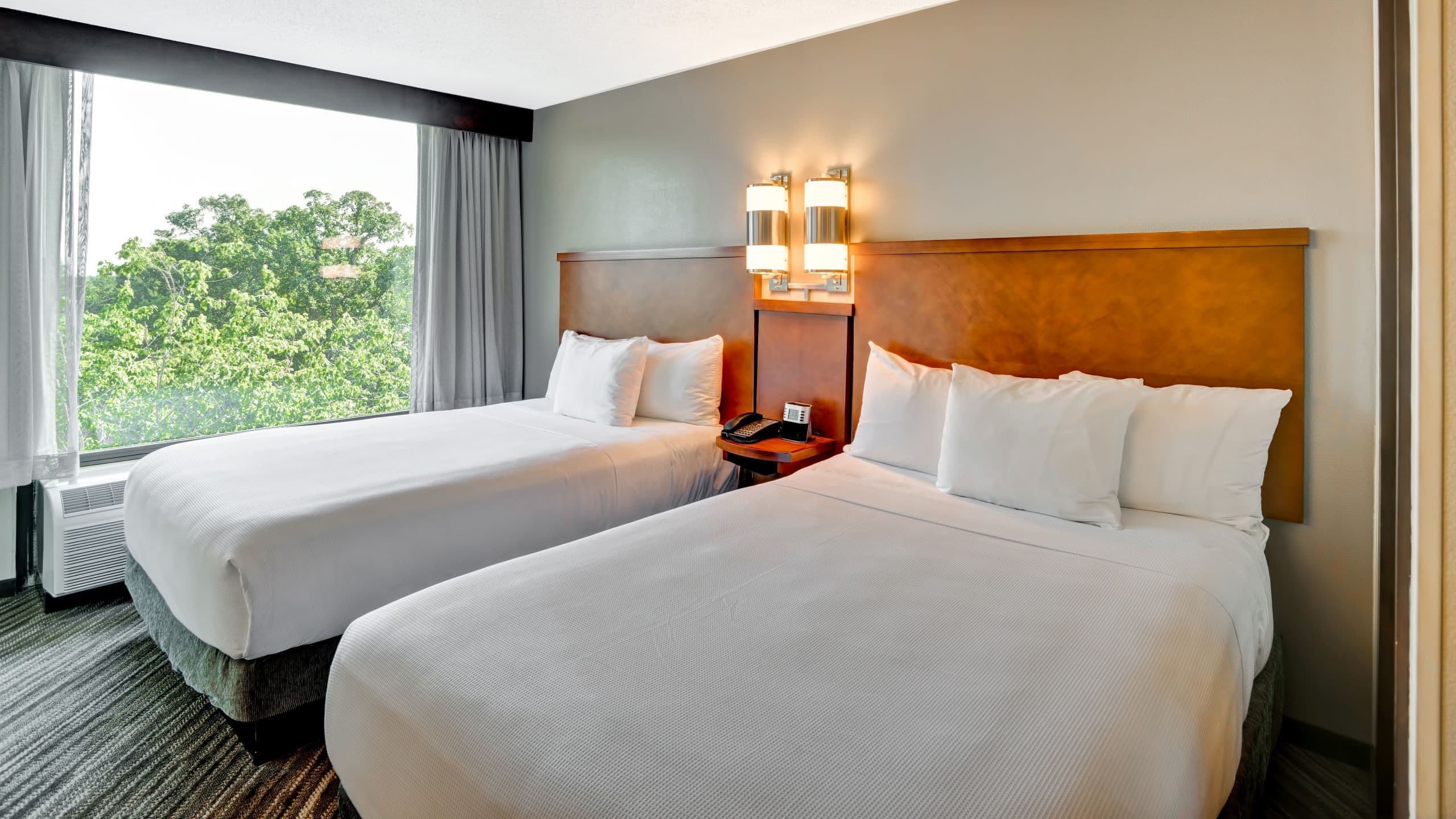 Accessible Two Double Beds/Tub (With Sofa Bed - Image 2