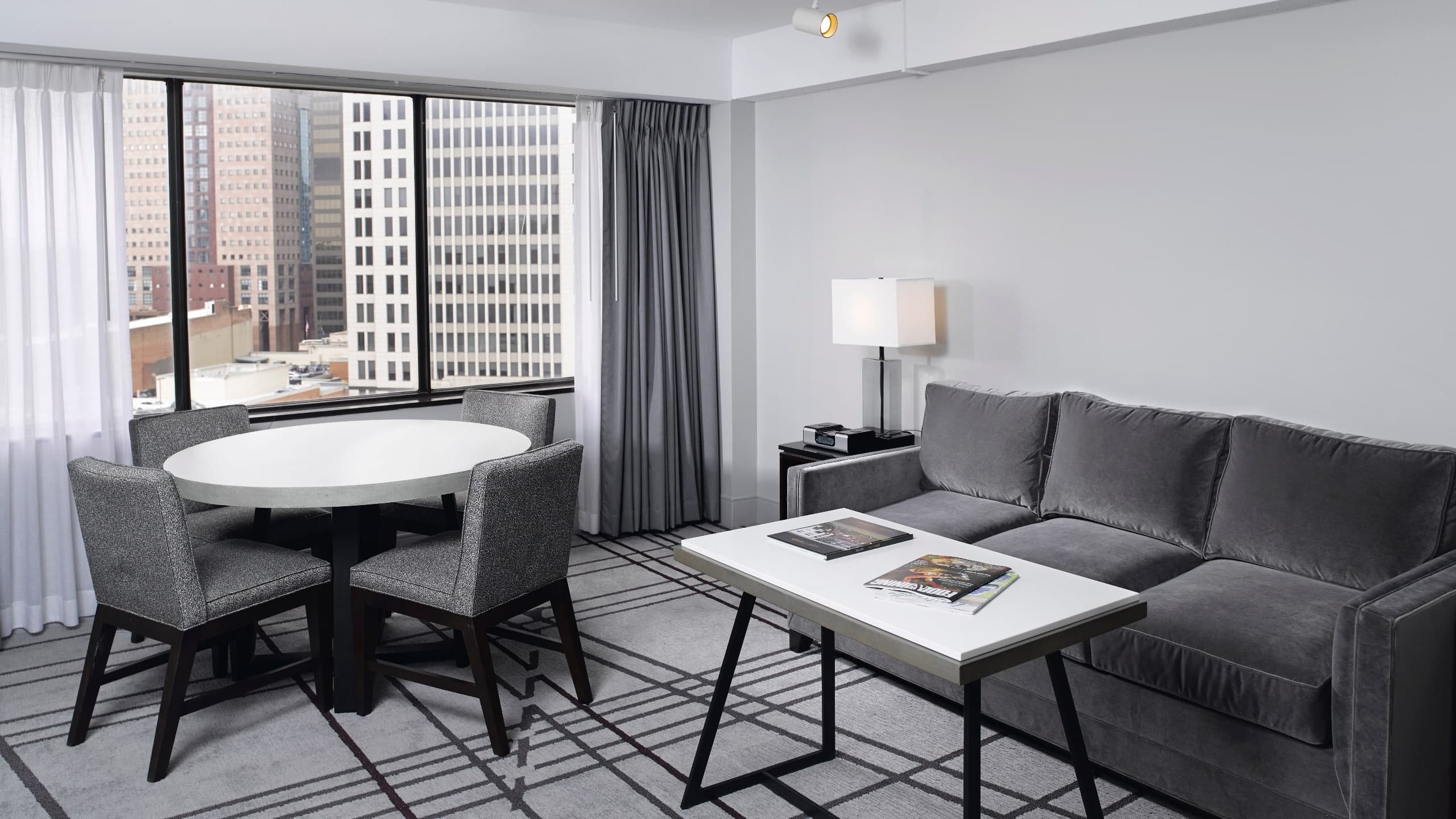 Hyatt Regency Louisville - Image 5