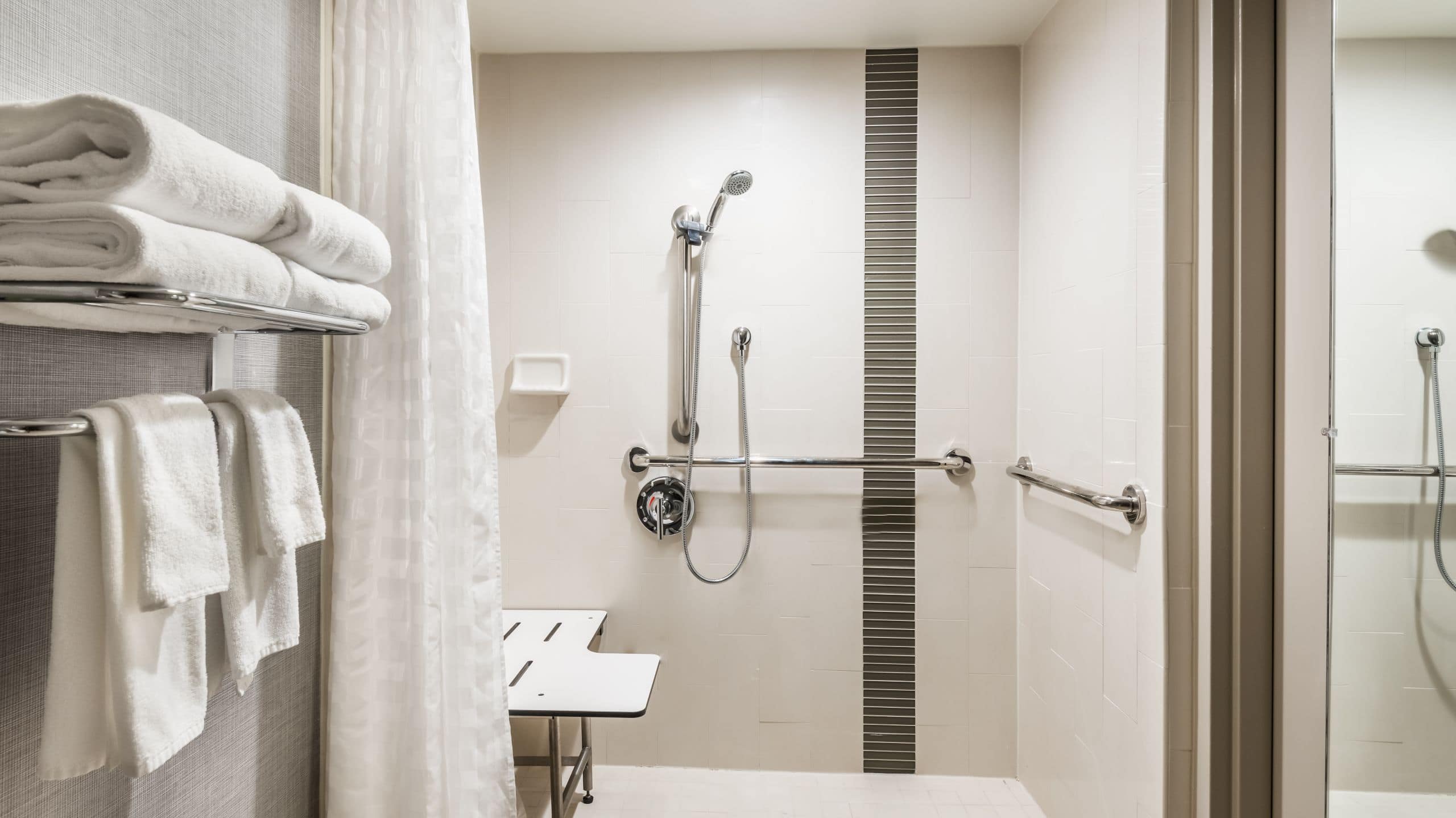 Accessible Two Double Beds/Roll-In Shower, No Sleeper Sofa - Image 5