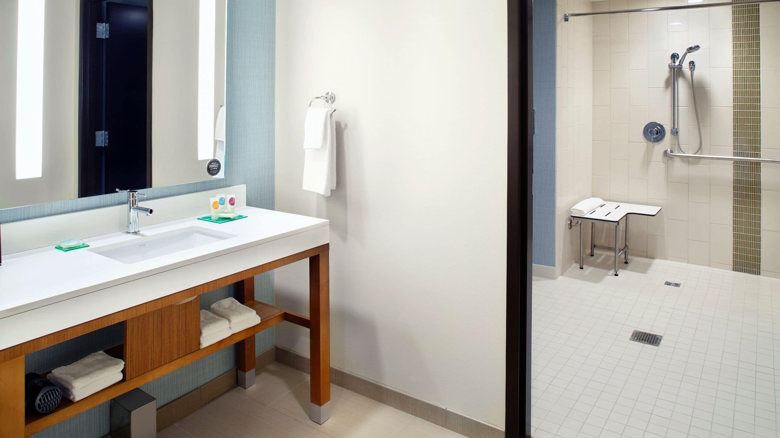 Accessible Two Queen Beds/Roll-In Shower (with Sofa Bed) - Image 5