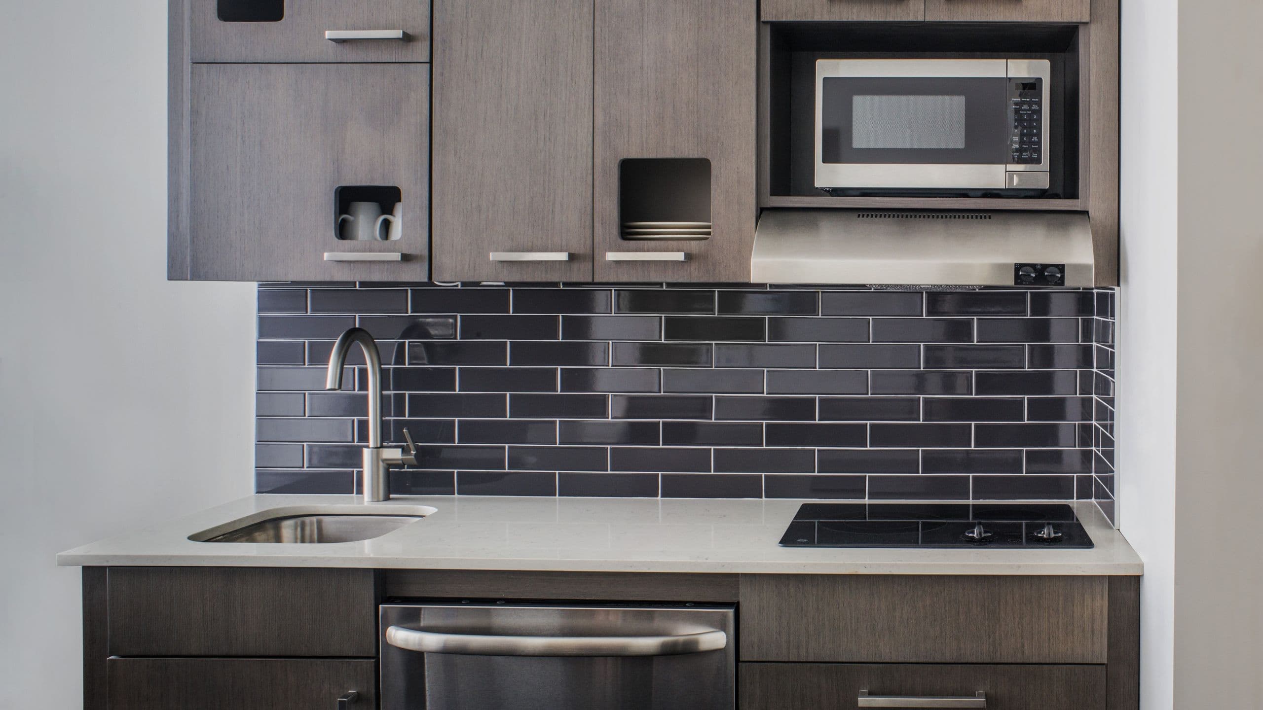 One Bedroom High Floor Kitchen Suite King Bed - Image 4