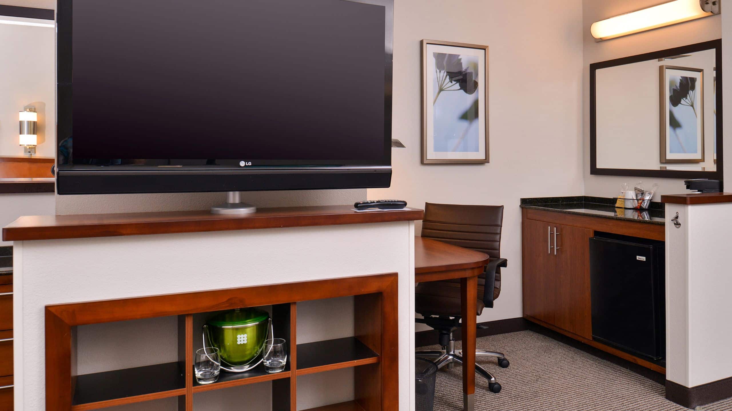 King Bed (with sofa bed) - Image 3