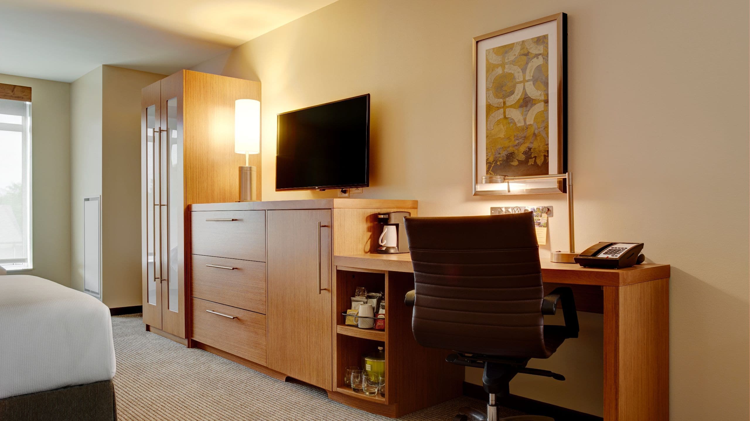 Two Queen Beds (with sofa bed) - Image 2