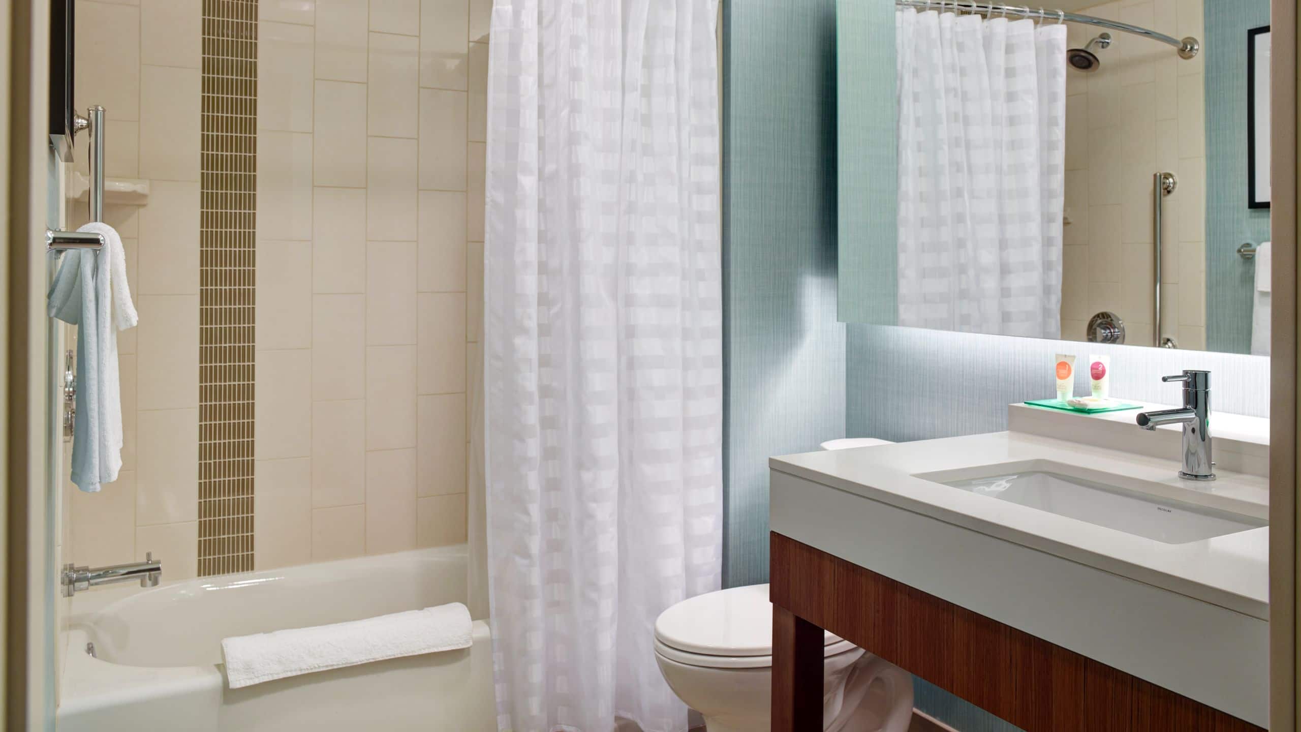 Two Queen Beds (with sofa bed) - Image 4