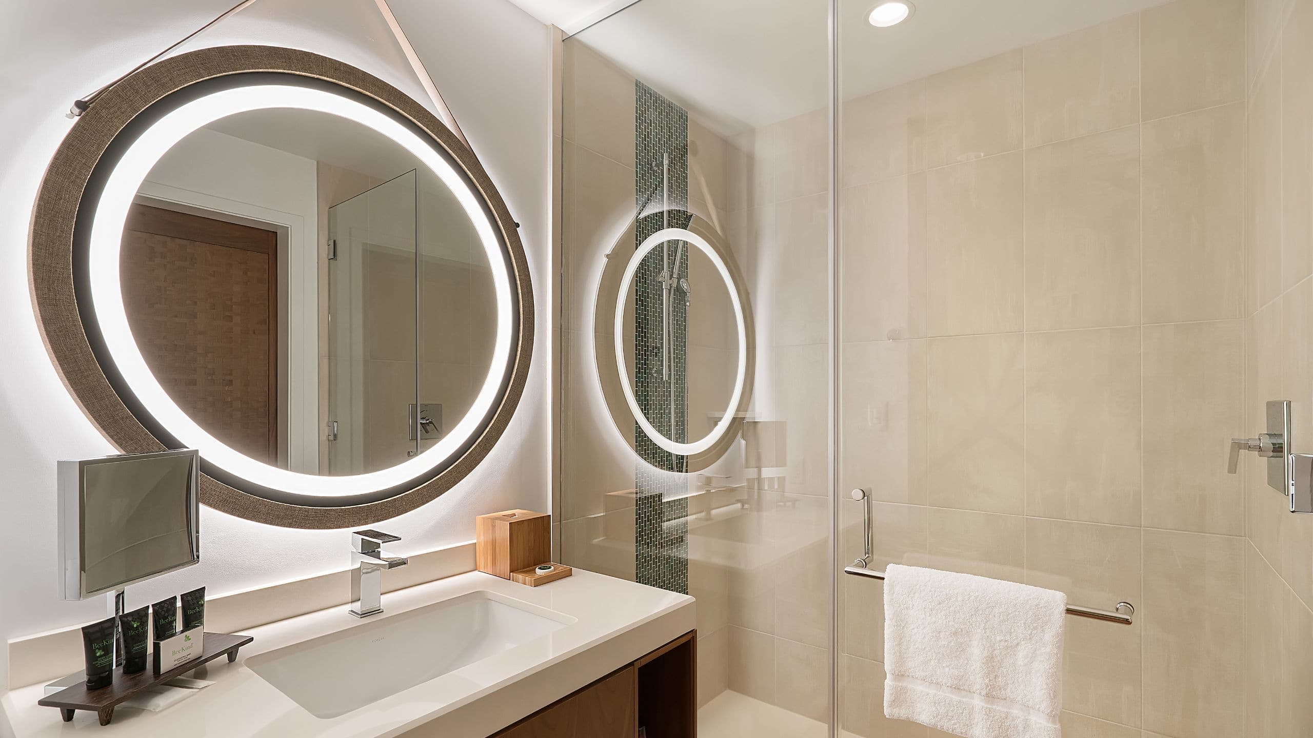 Hyatt Centric Waikiki Beach - Image 4