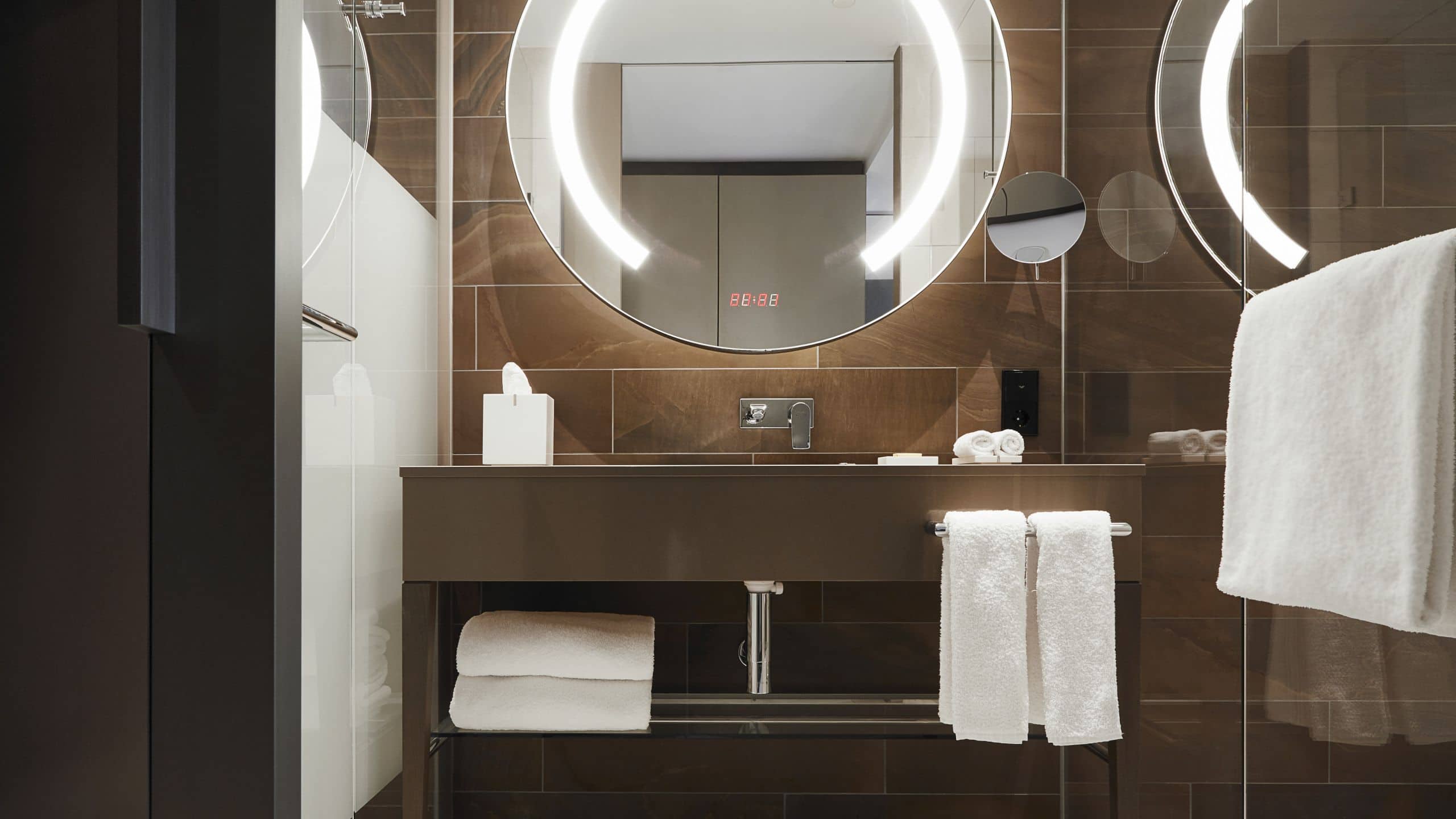 1 King Bed - Image 3