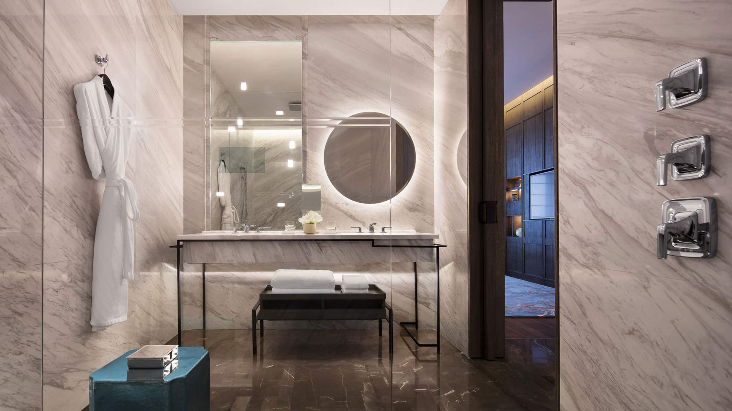 2 Twin Beds - Image 2