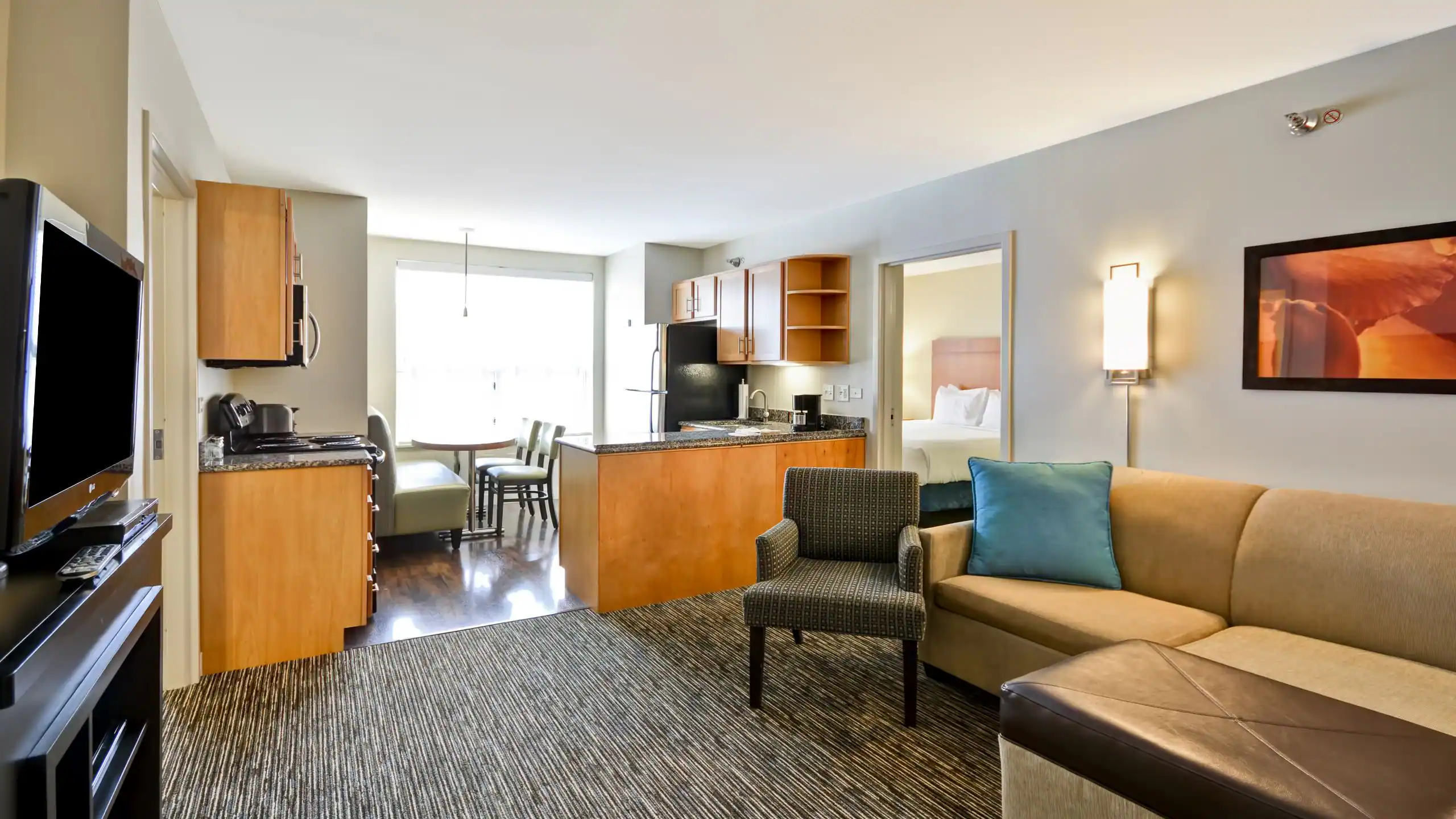 King Studio Suite - Image 3