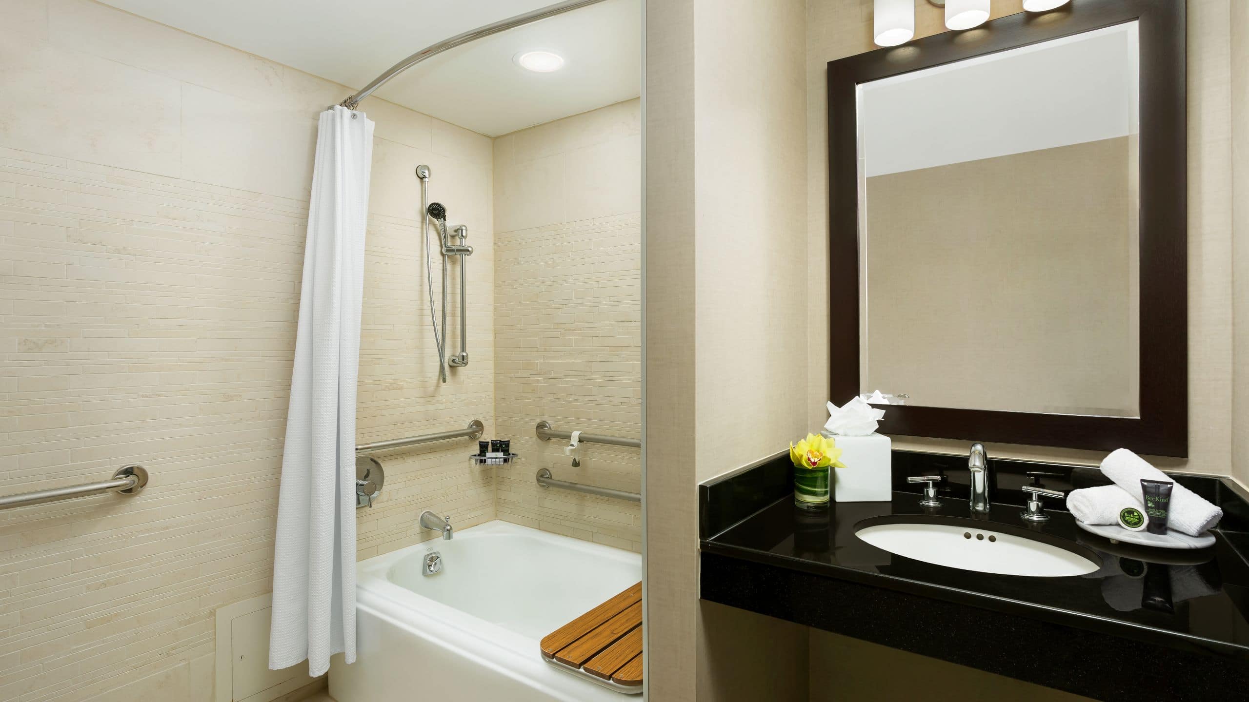 1 King Bed Accessible Tub - Image 3