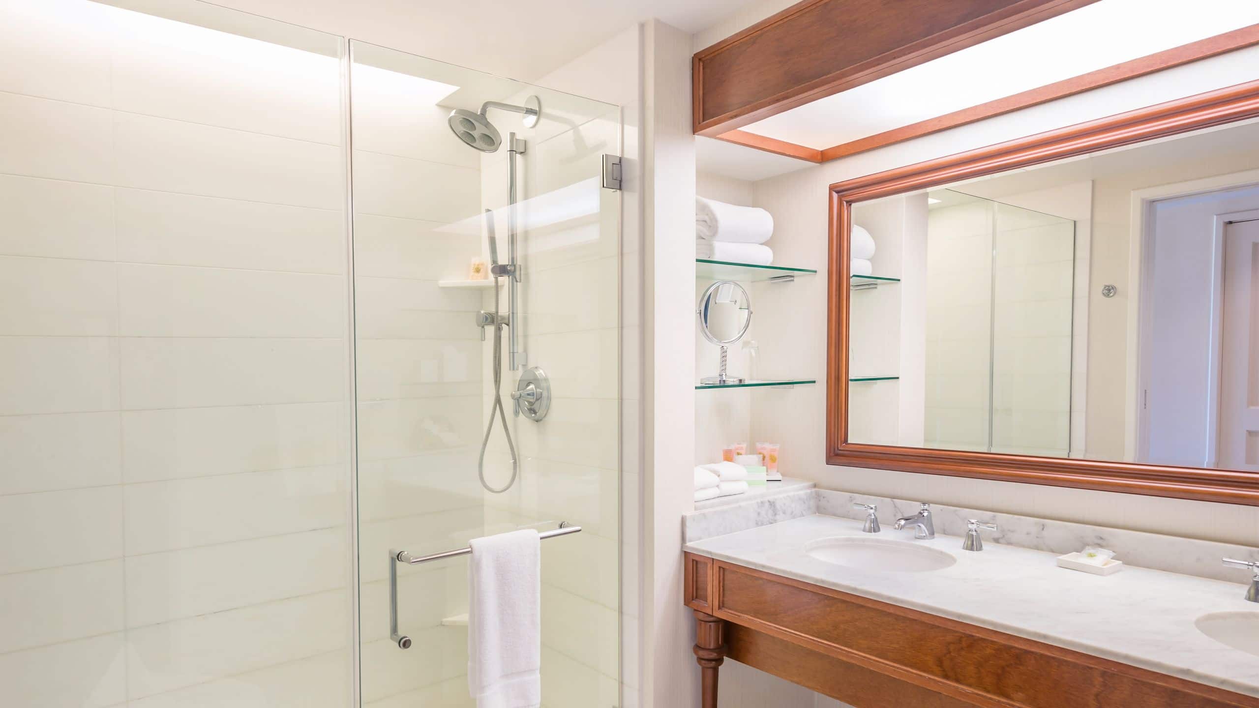 1 King Bed Resort View - Image 4