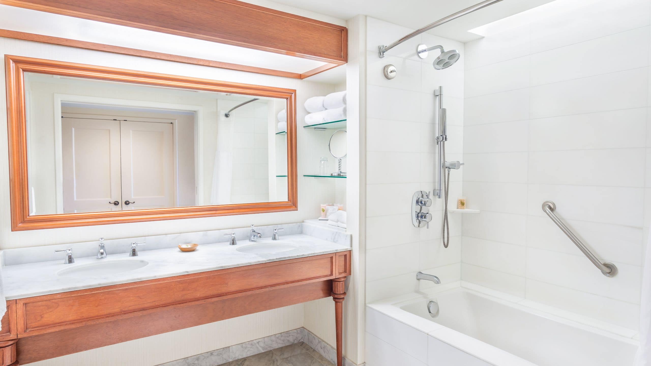 2 Queen Beds Standard - Image 2