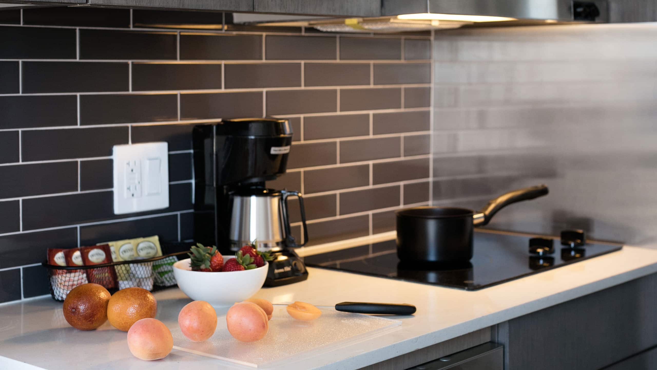 One Bedroom High Floor Kitchen Suite King Bed - Image 3