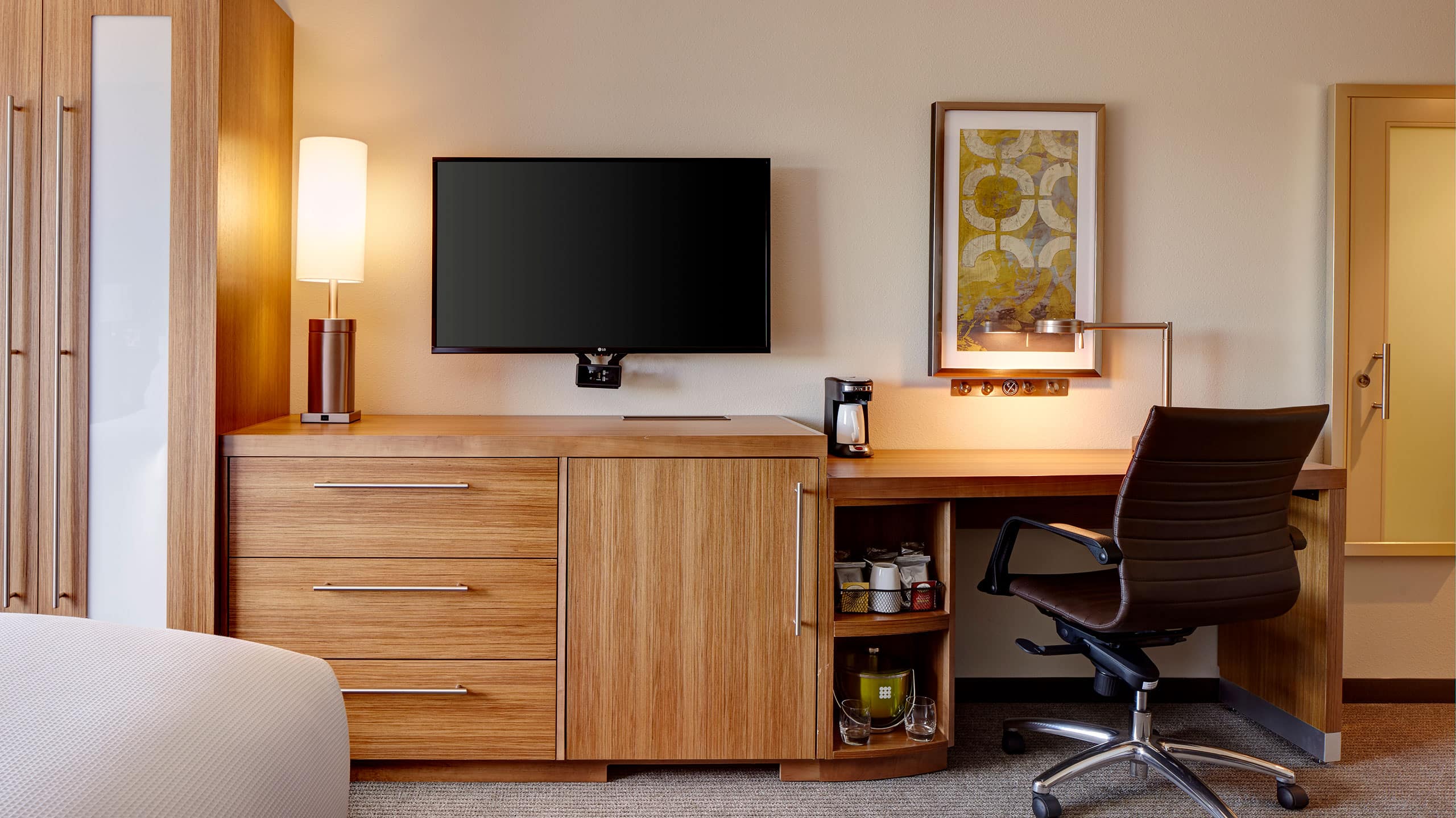 Standard Queen (plus sofa bed) - Image 3