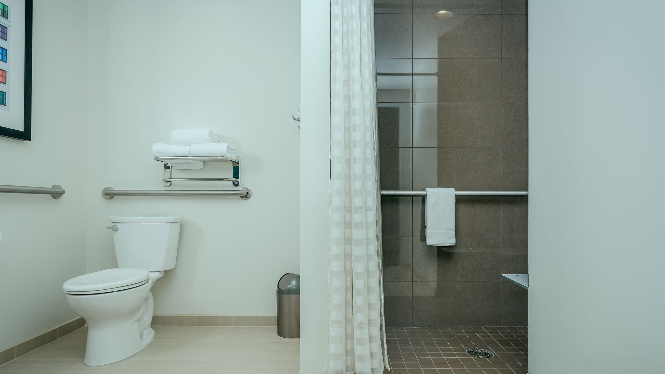 Accessible Den Guestroom/Roll-in Shower | King Bed - Image 2