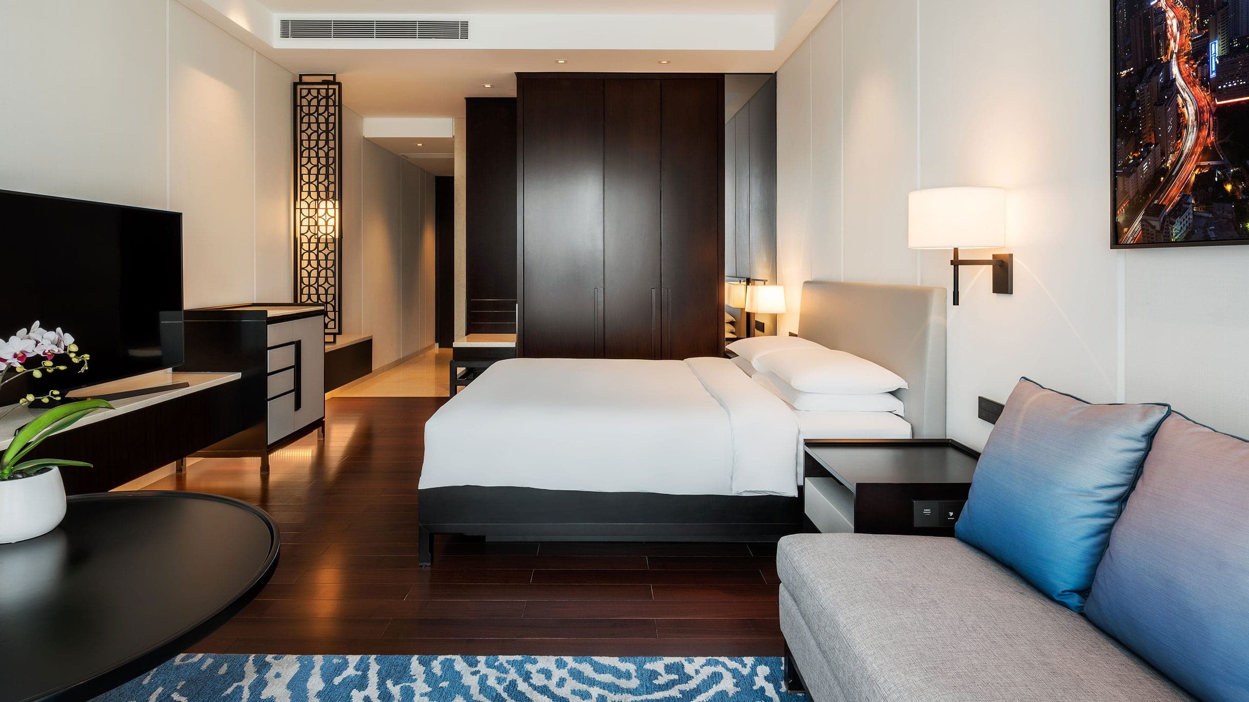 1 King Bed - Image 1