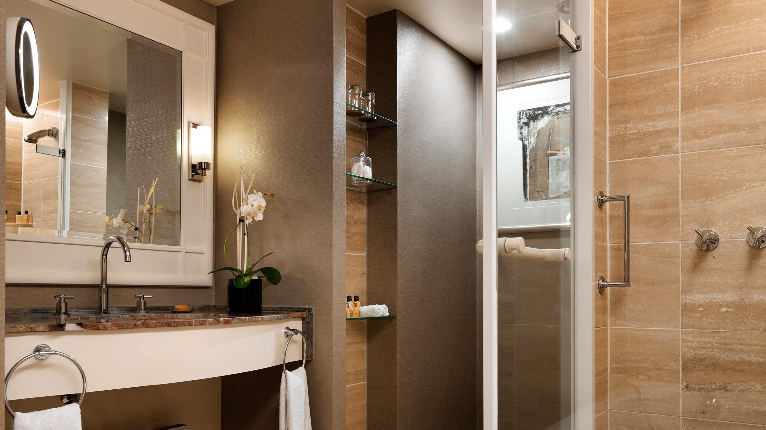 1 King Bed - Image 4