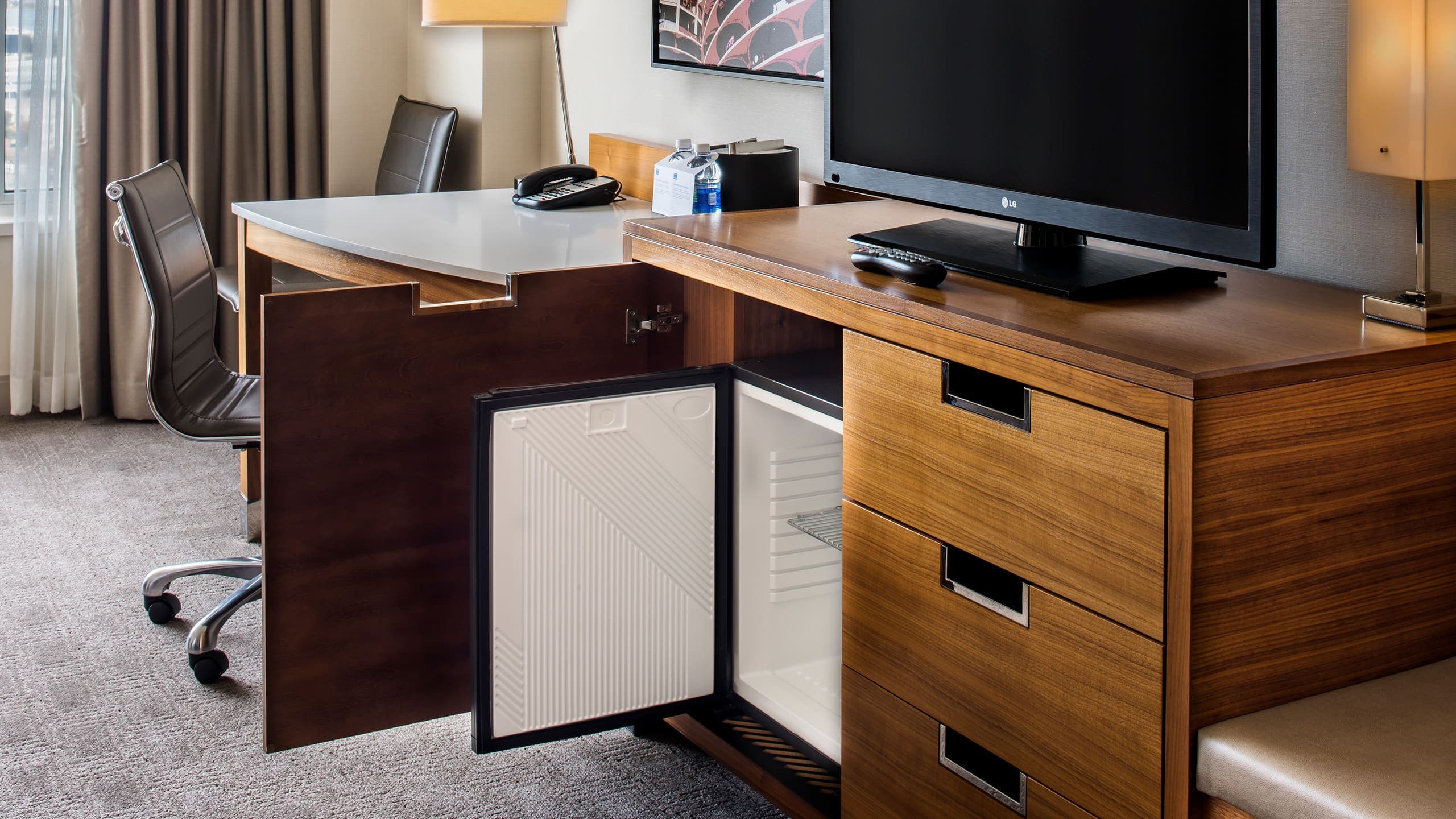 1 Queen and 1 Double Bed - Image 3