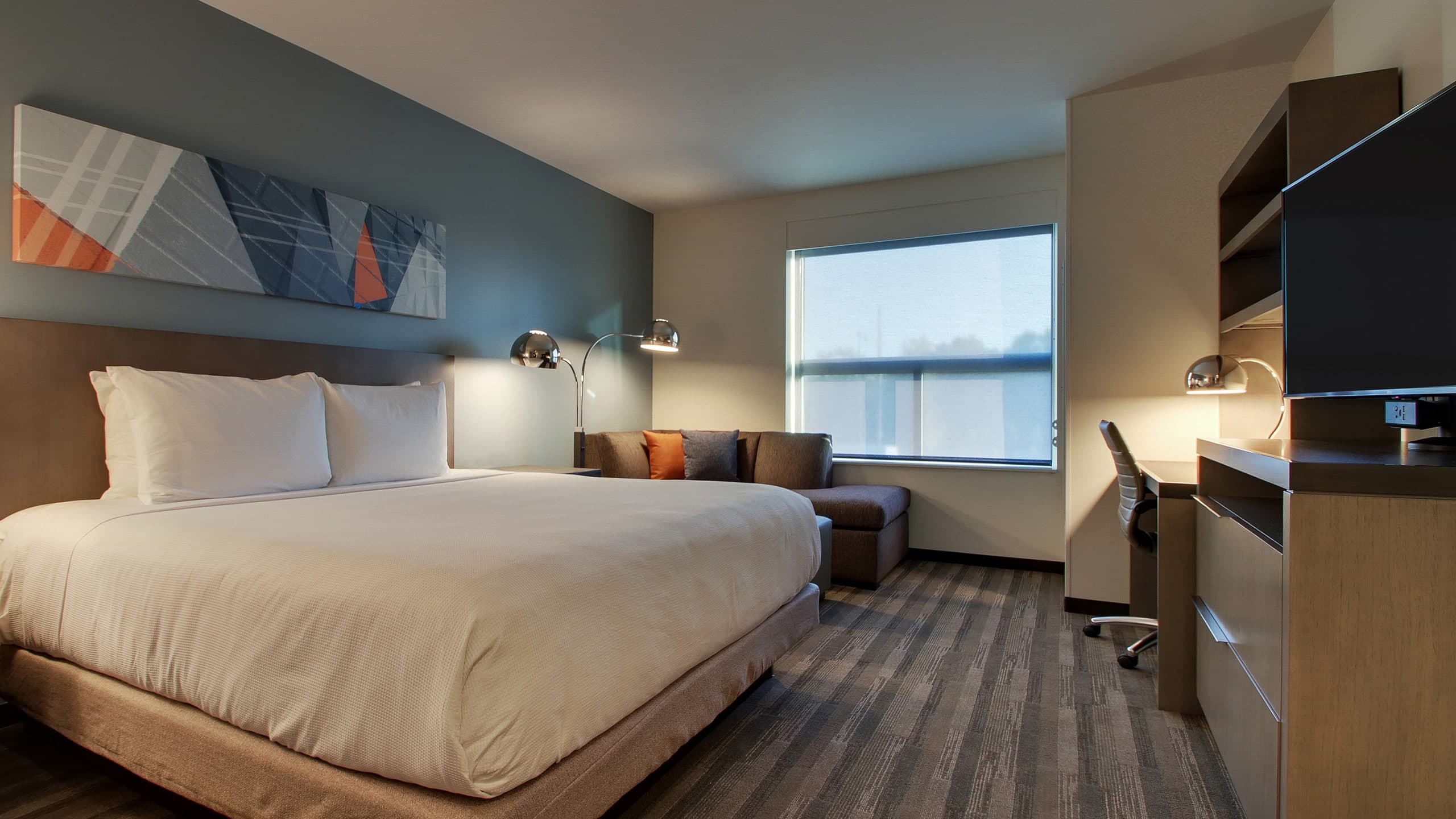 Accessible Den Guestroom/Roll-In Shower | King Bed - Image 2