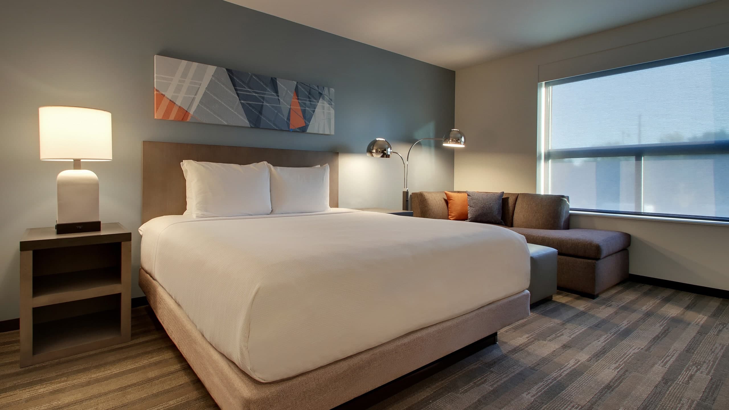 Accessible Den Guestroom/Roll-In Shower | King Bed - Image 1