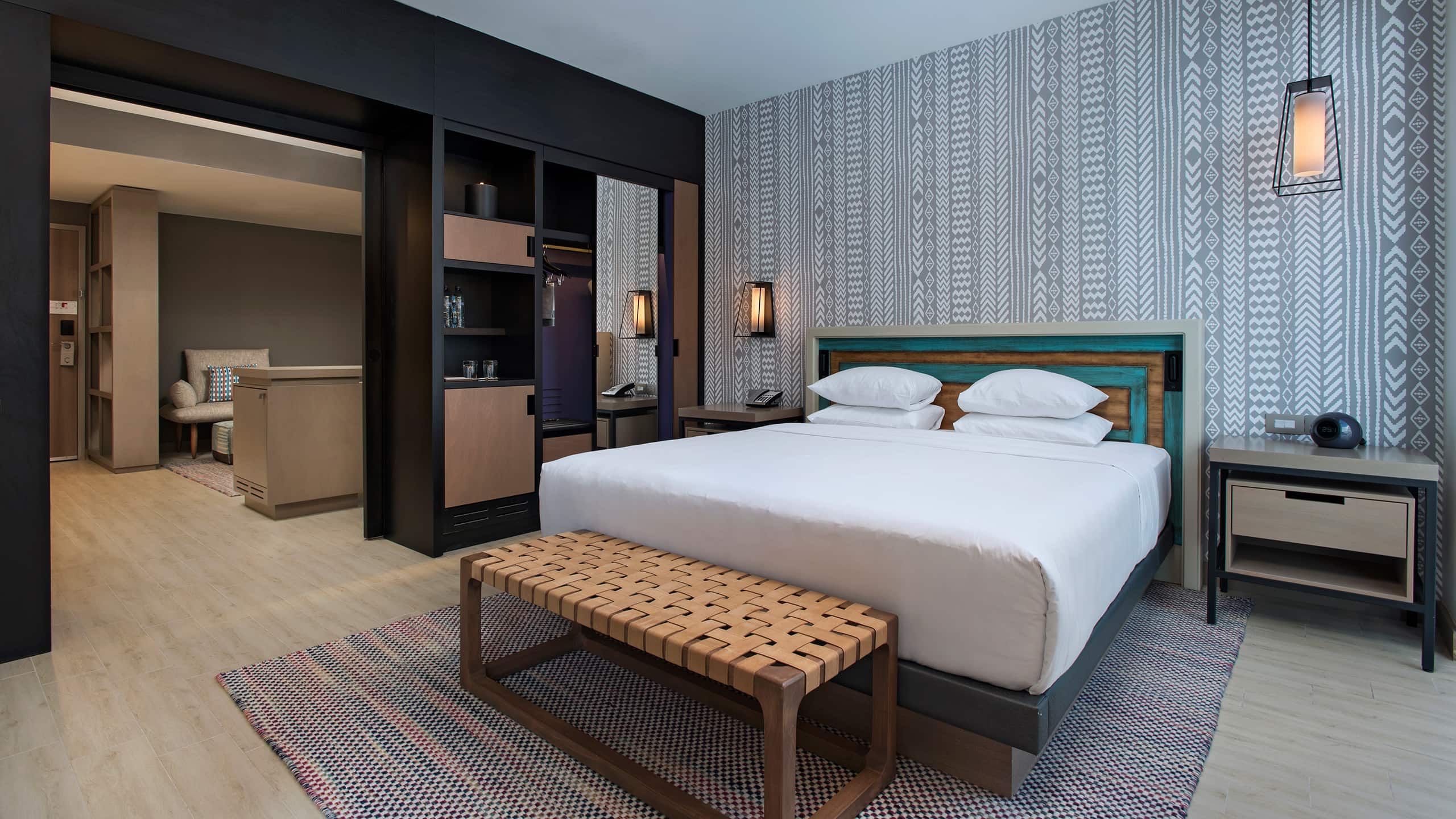 Deluxe Junior Suite King - Image 1