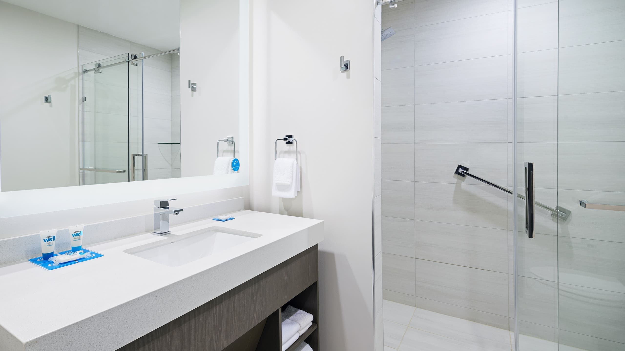 One Bedroom King Suite (Plus Sofa Bed) - Image 4