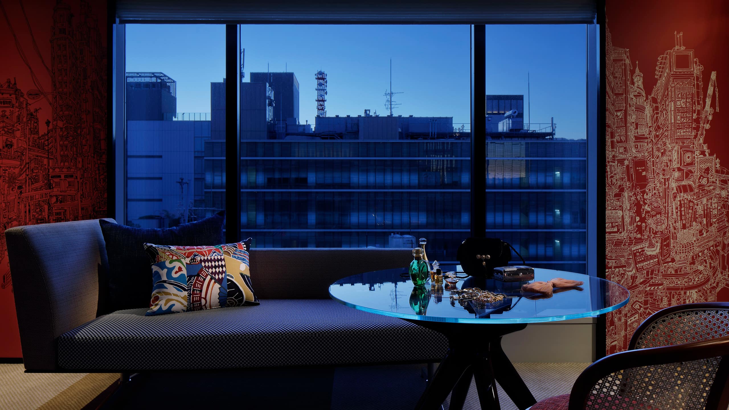 1 King Bed - Image 3