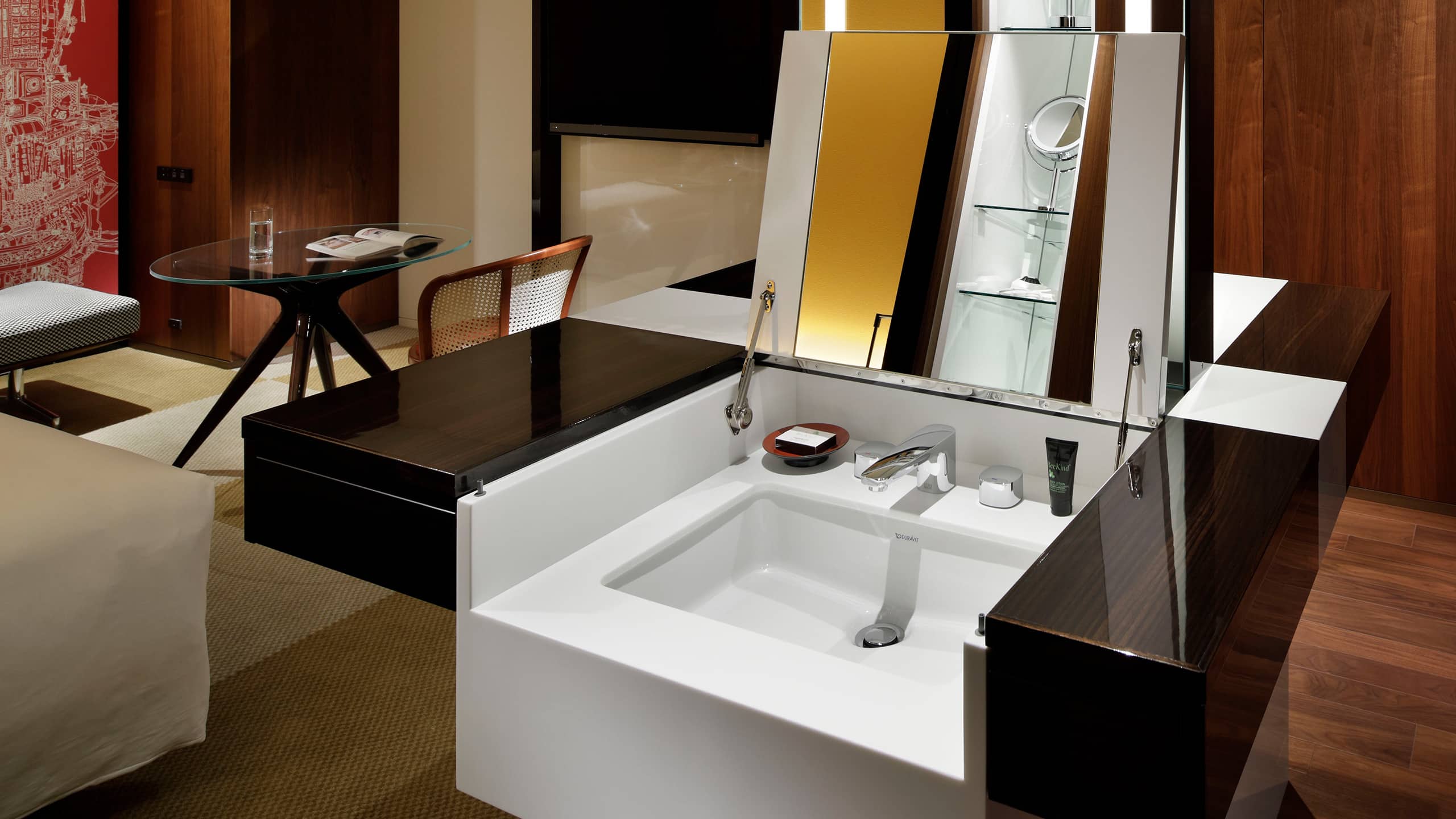 1 King Bed - Image 5