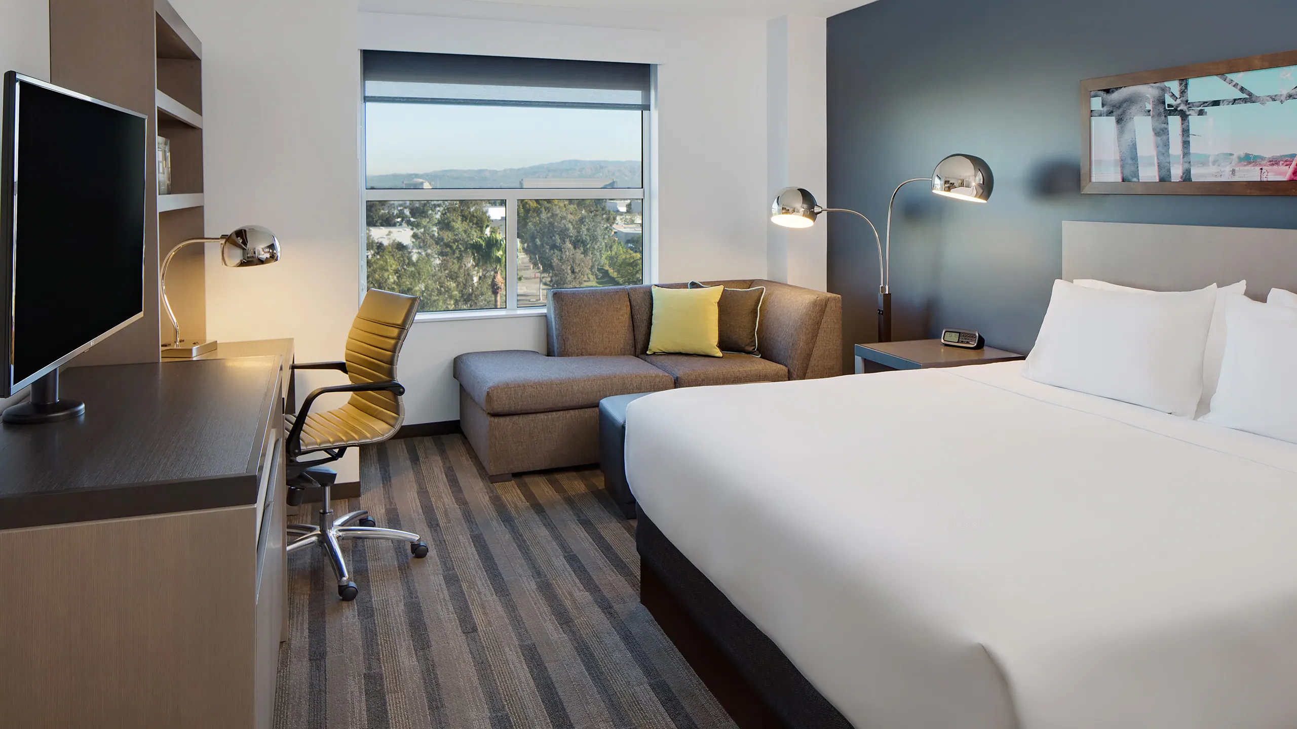 Den Guestroom | King Bed - Image 1
