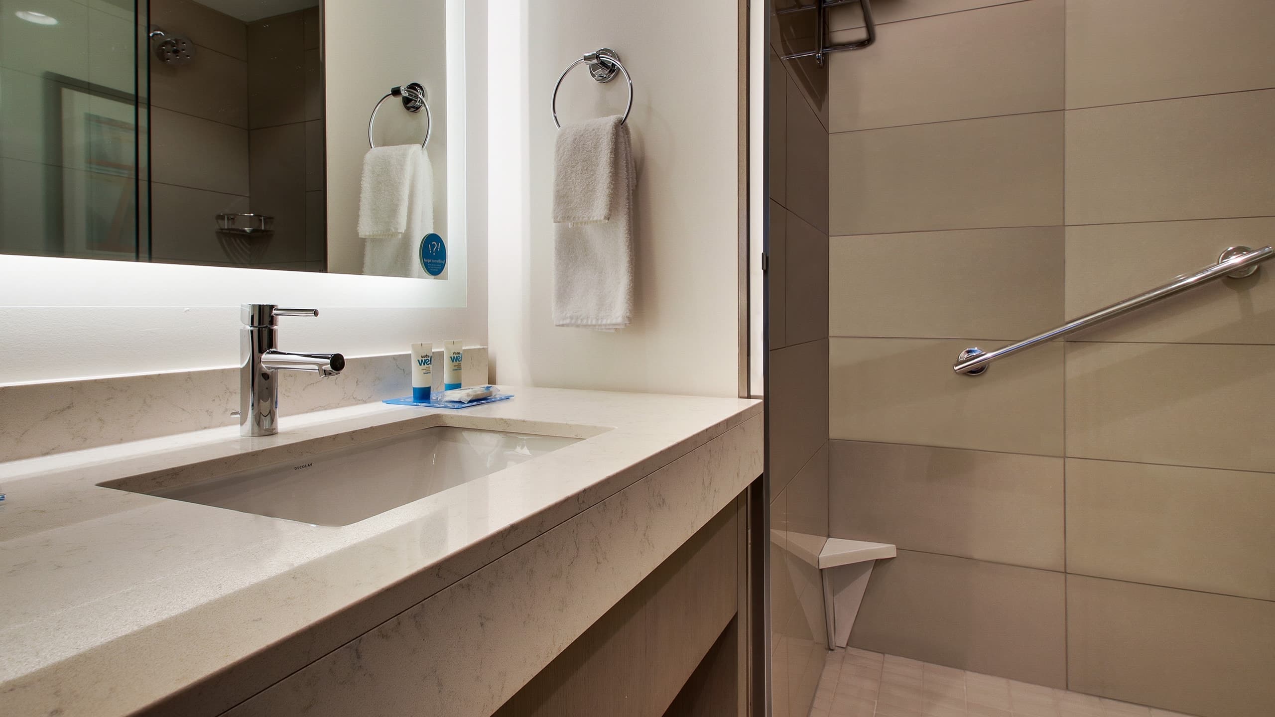 One Bedroom Kitchen Suite | King Bed (Plus Sofa Bed) - Image 4