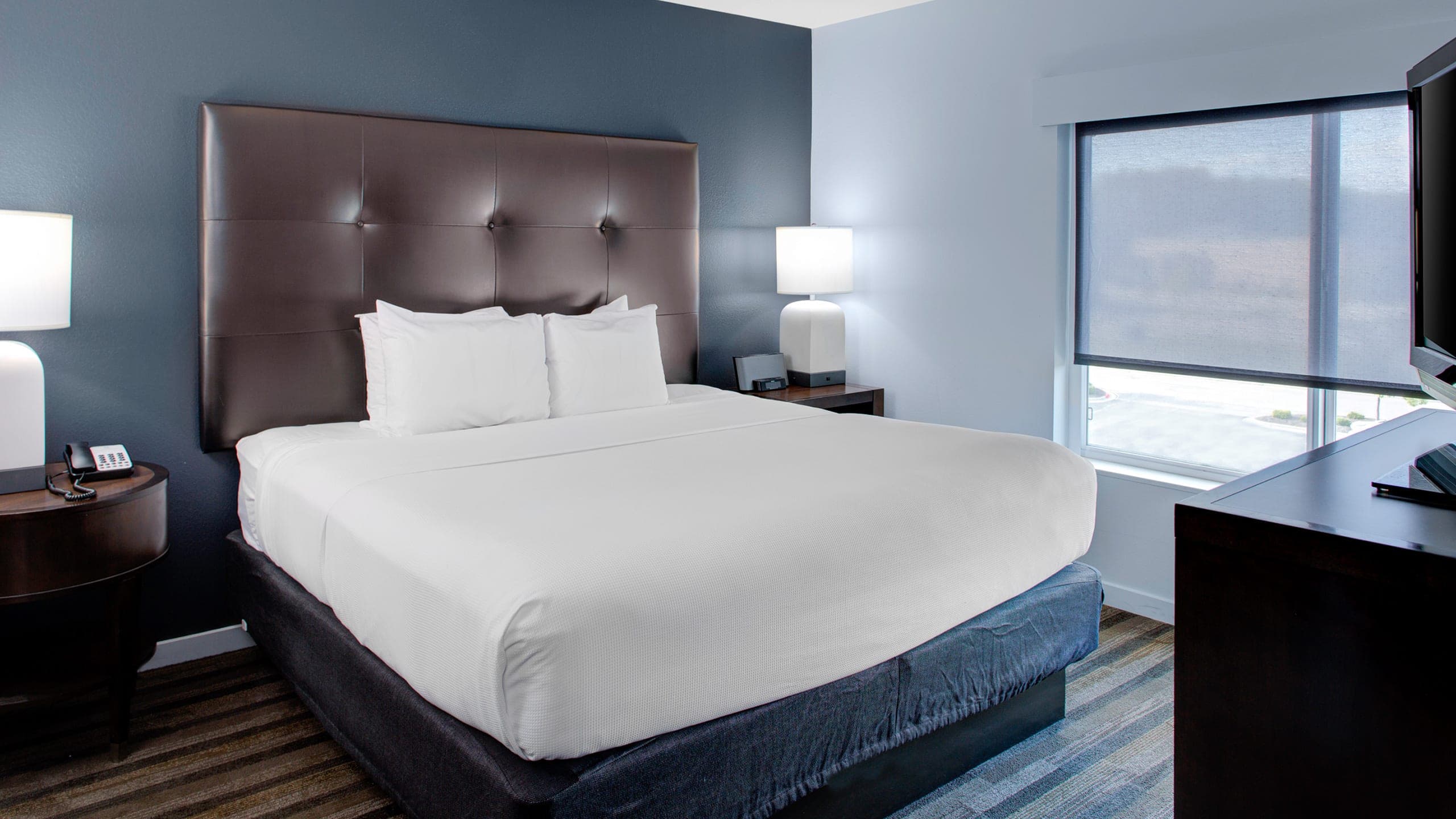 One Bedroom King Suite - Image 2