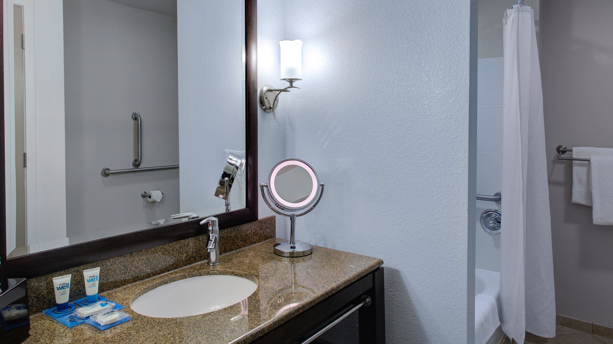 One Bedroom King Suite - Image 4