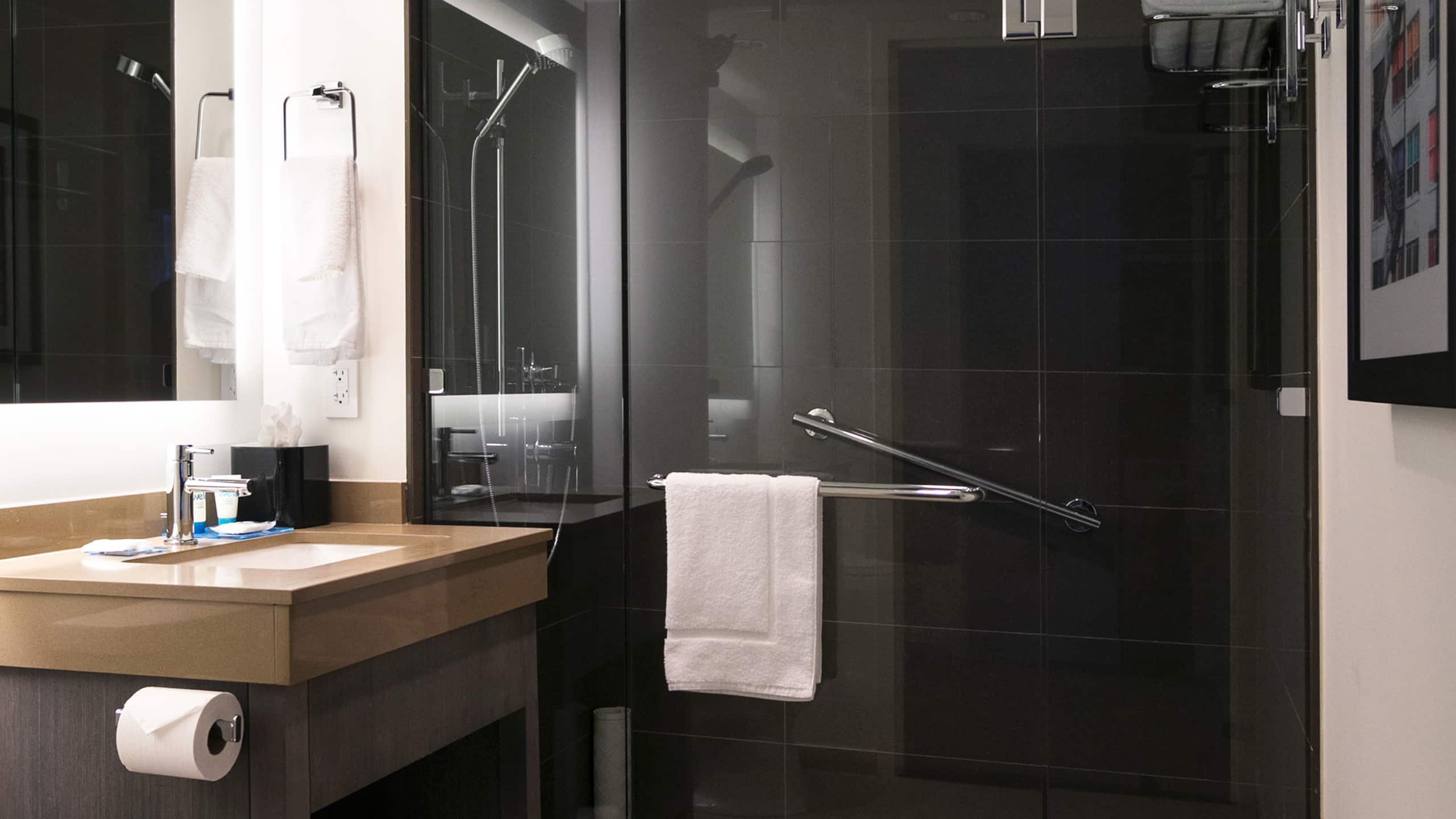 One Bedroom High Floor Kitchen Suite King Bed - Image 5