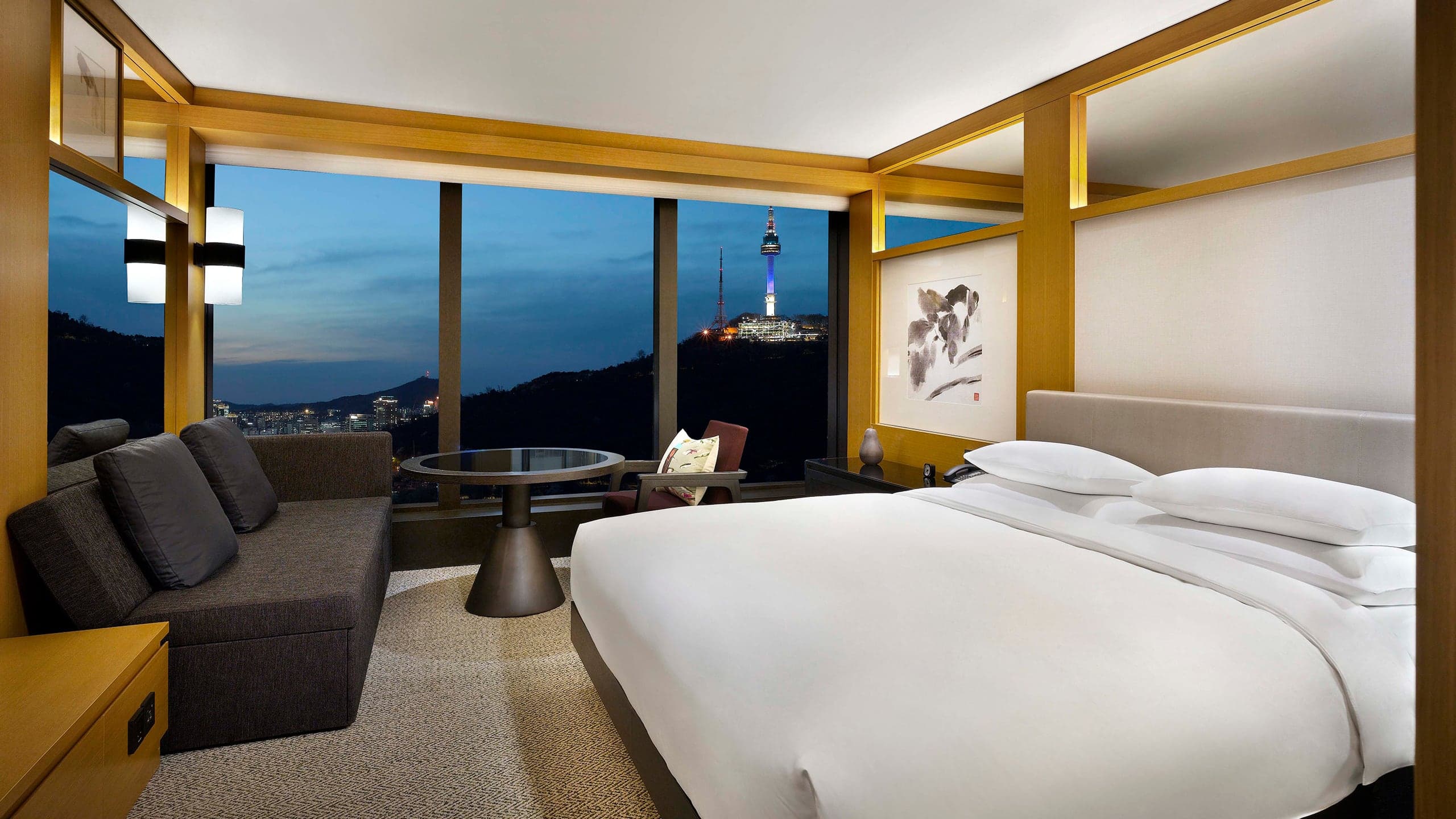 1 King Bed - Image 4