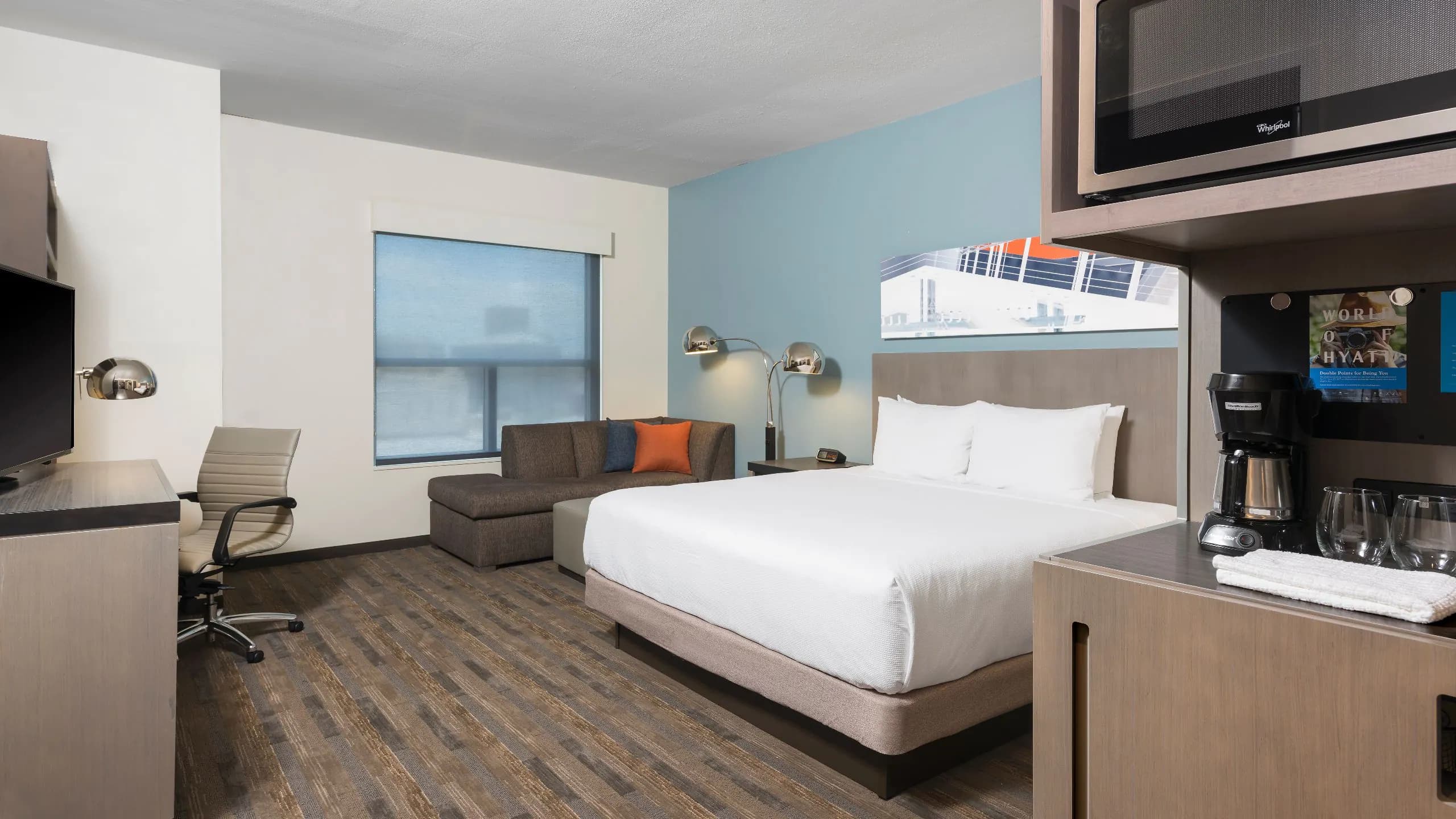 Den Guestroom | King Bed - Image 1