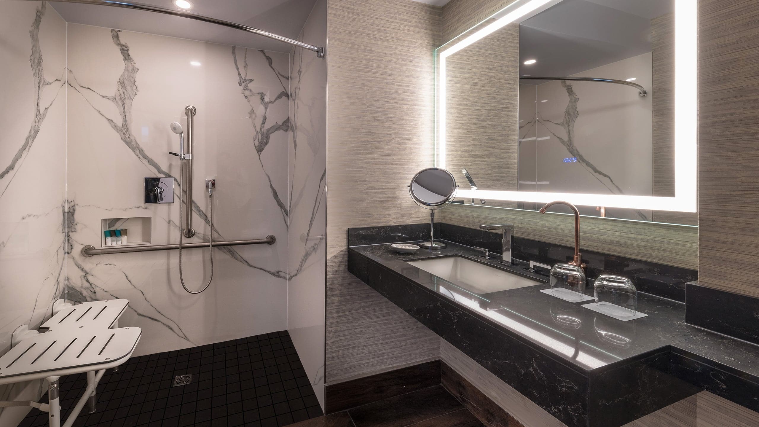 Hyatt Regency Calgary - Image 3
