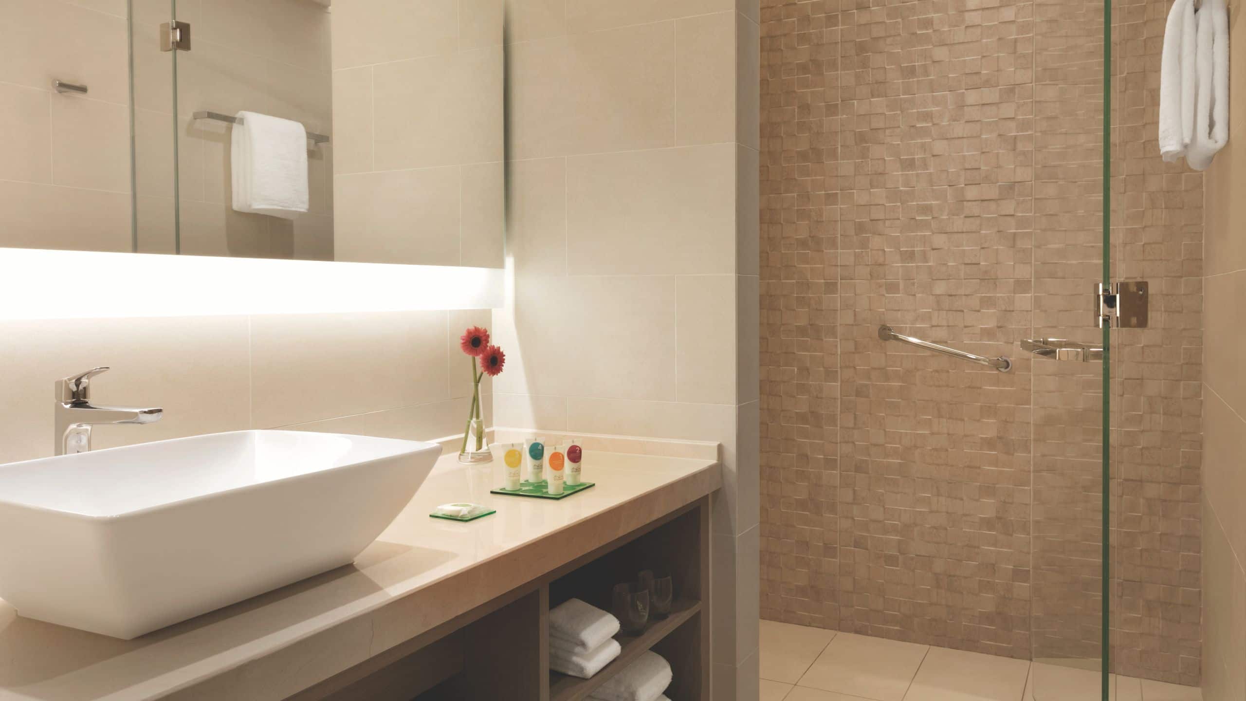 Two Twin Beds with sofa bed - Image 2