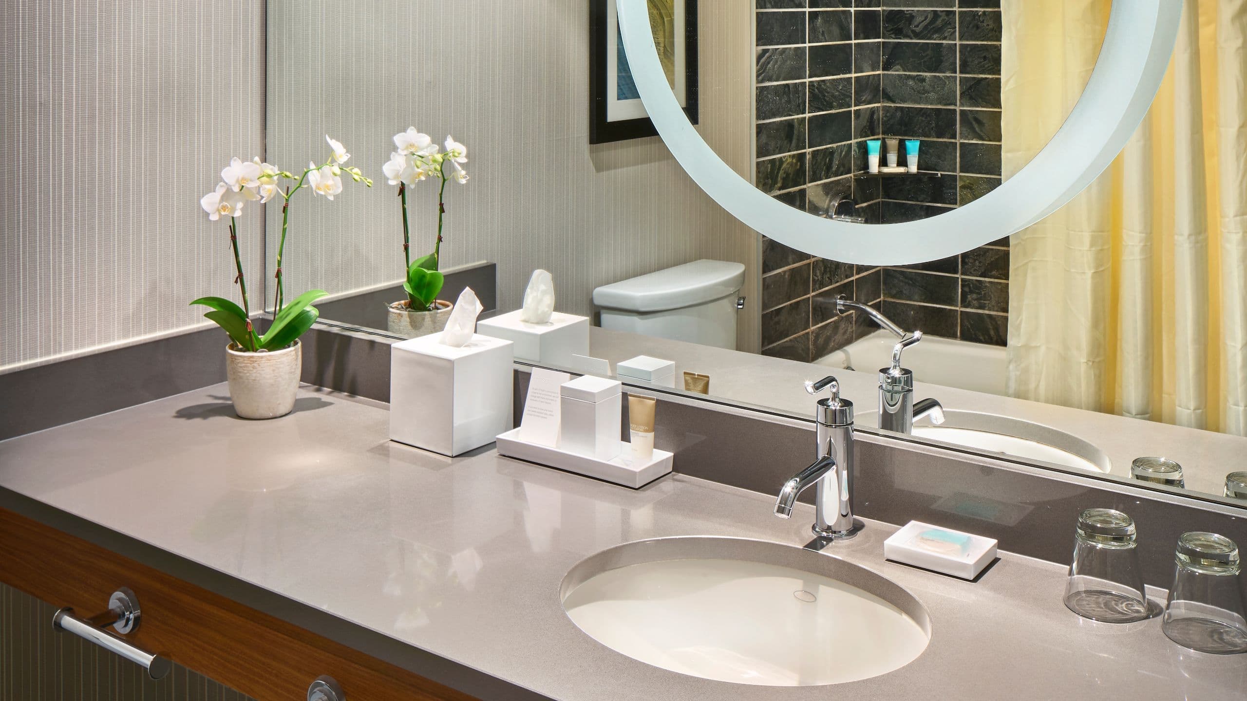 Hyatt Regency Vancouver - Image 5