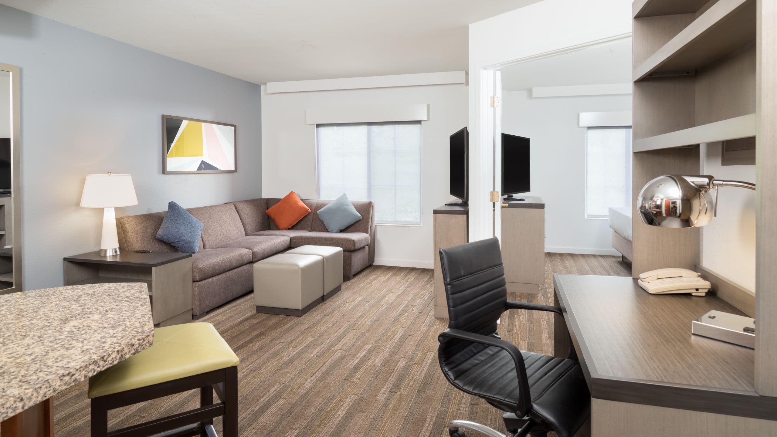 One Bedroom King Suite plus sofa bed - Image 5