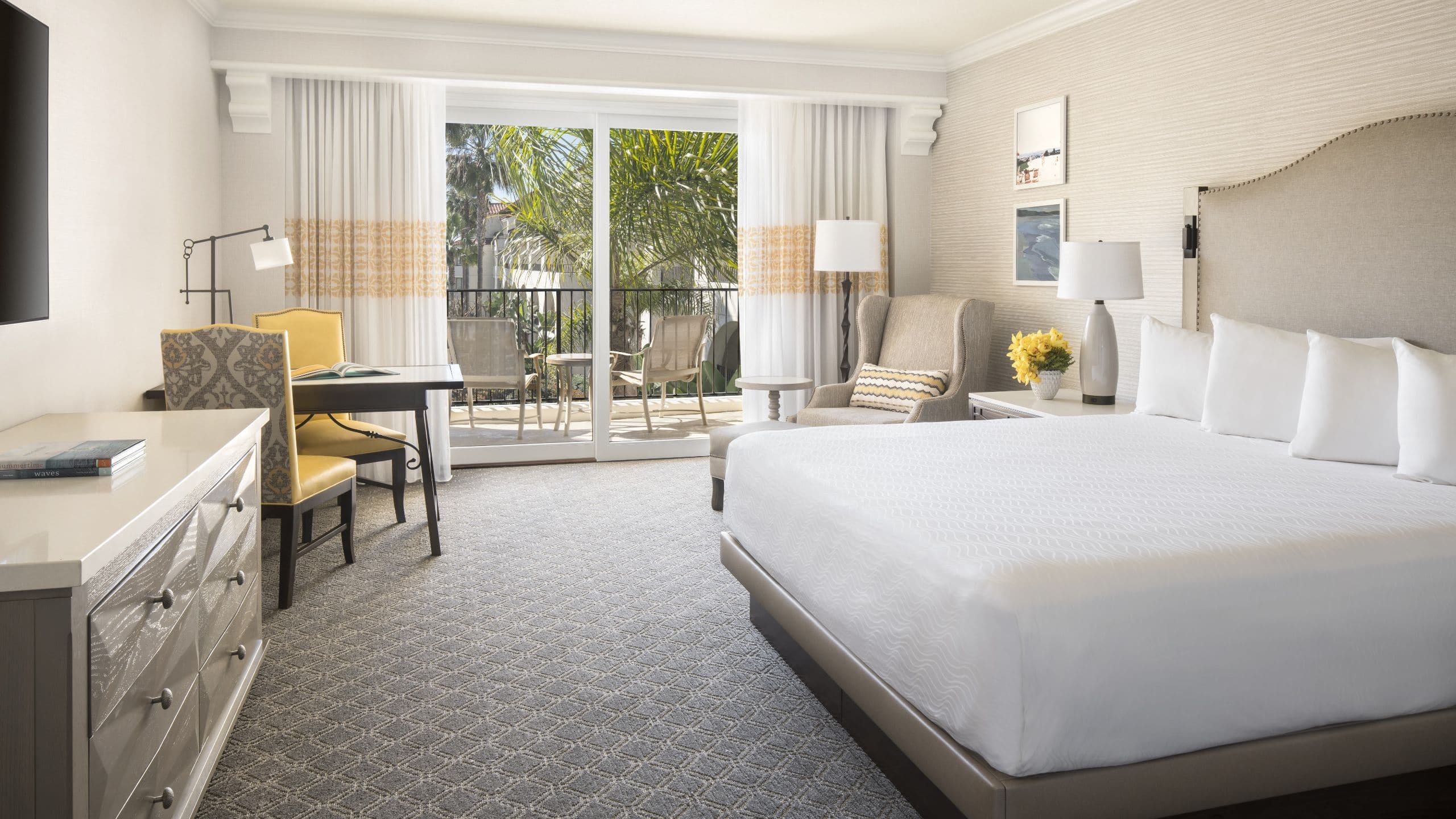 1 King Bed Accessible Tub - Image 1