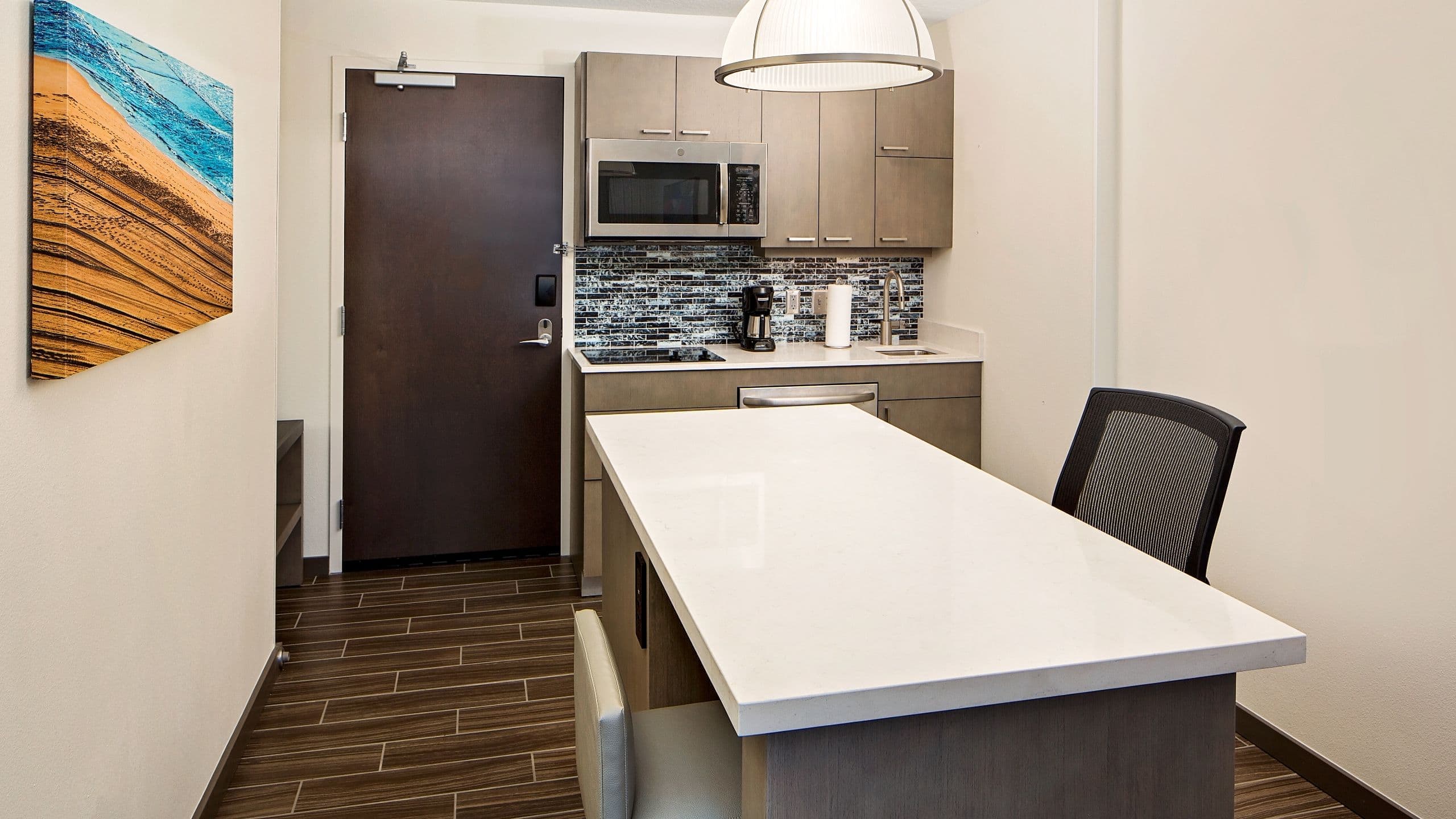 Accessible | Studio Kitchen Suite/Roll-in Shower |Two Queen Beds (plus sofa bed) - Image 4