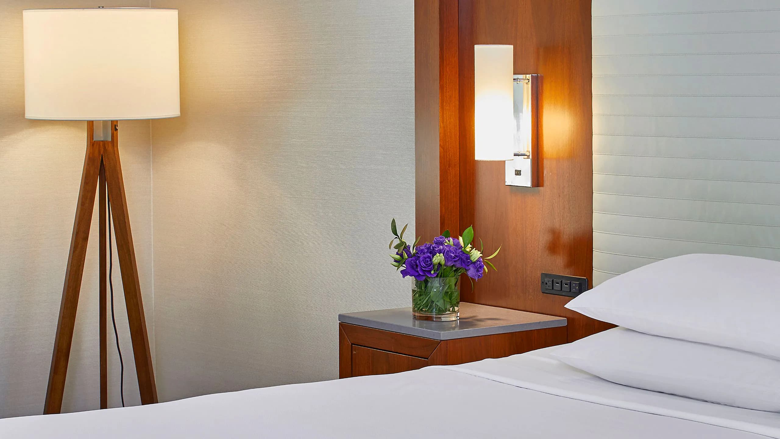 1 King Bed - Image 3